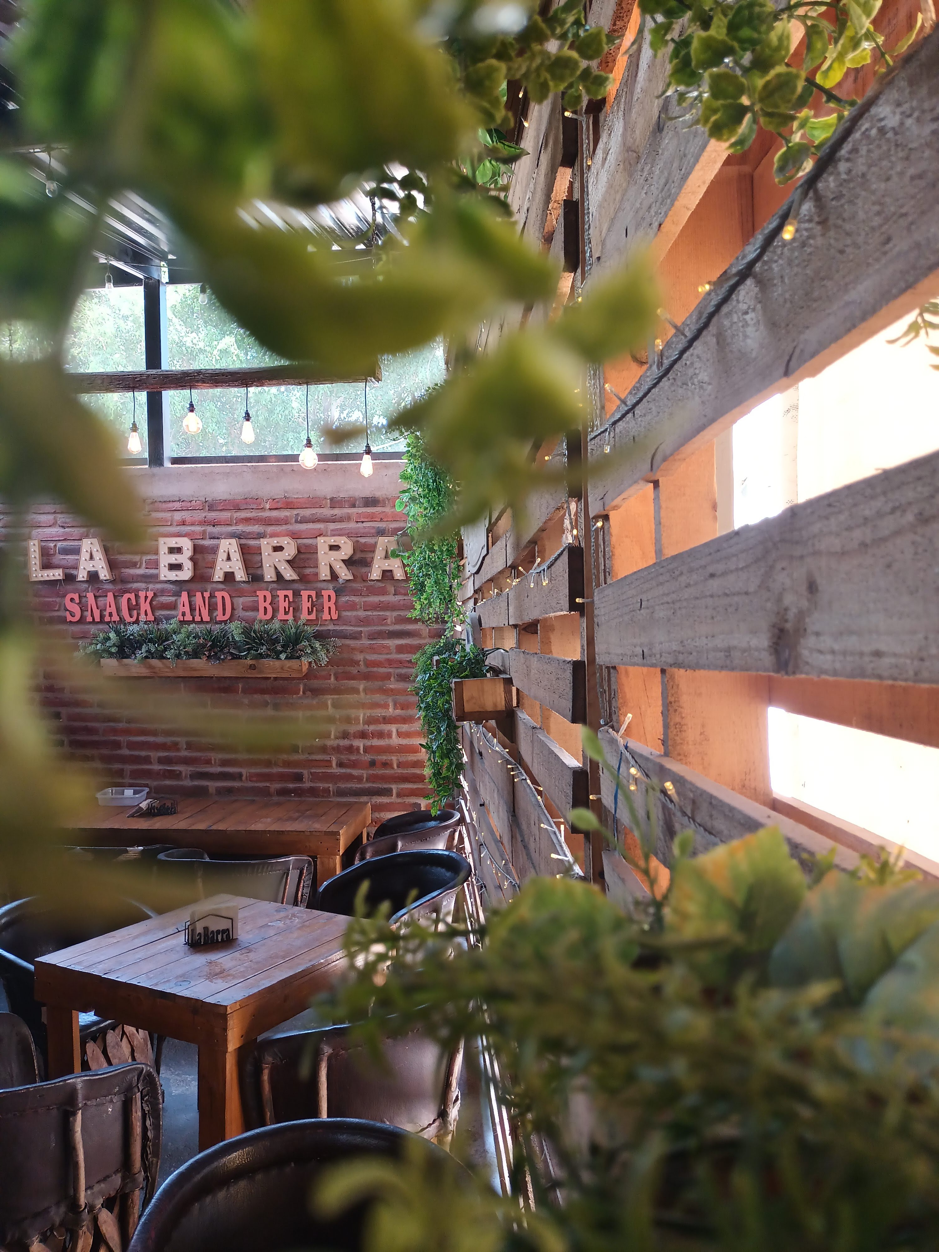 La barra snack and beer image 1