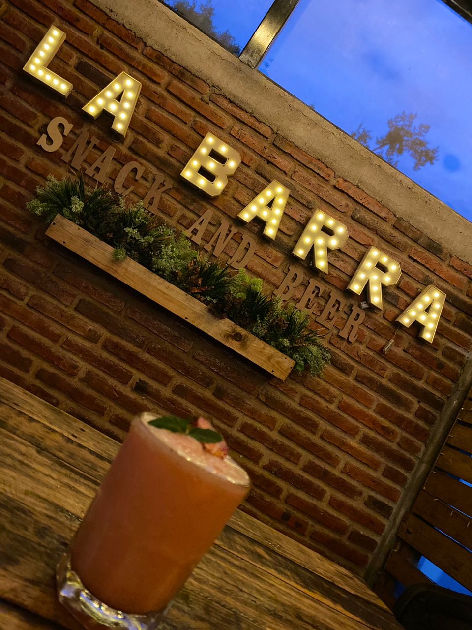 La barra snack and beer image 3