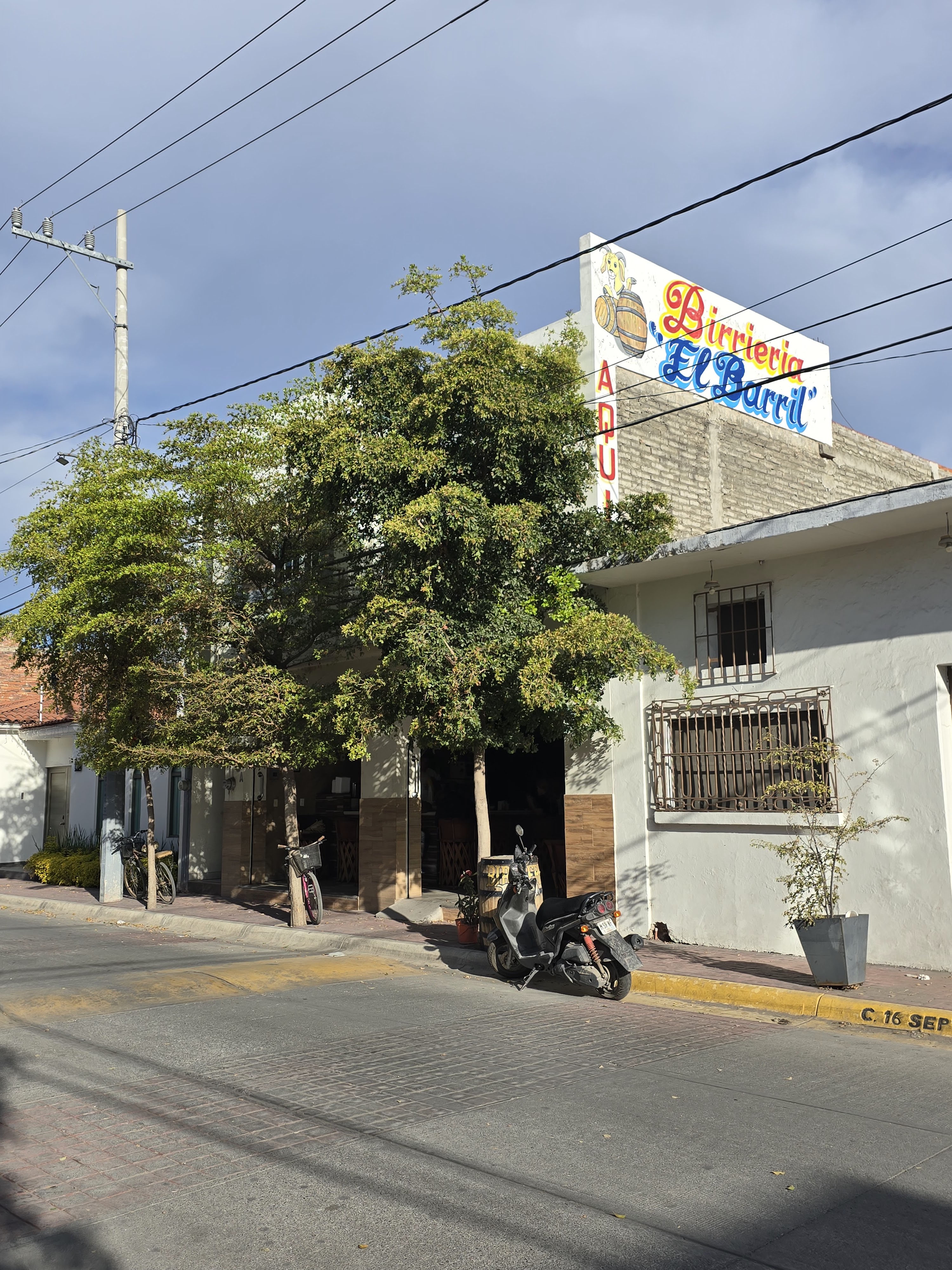 Birrieria El barril image 3