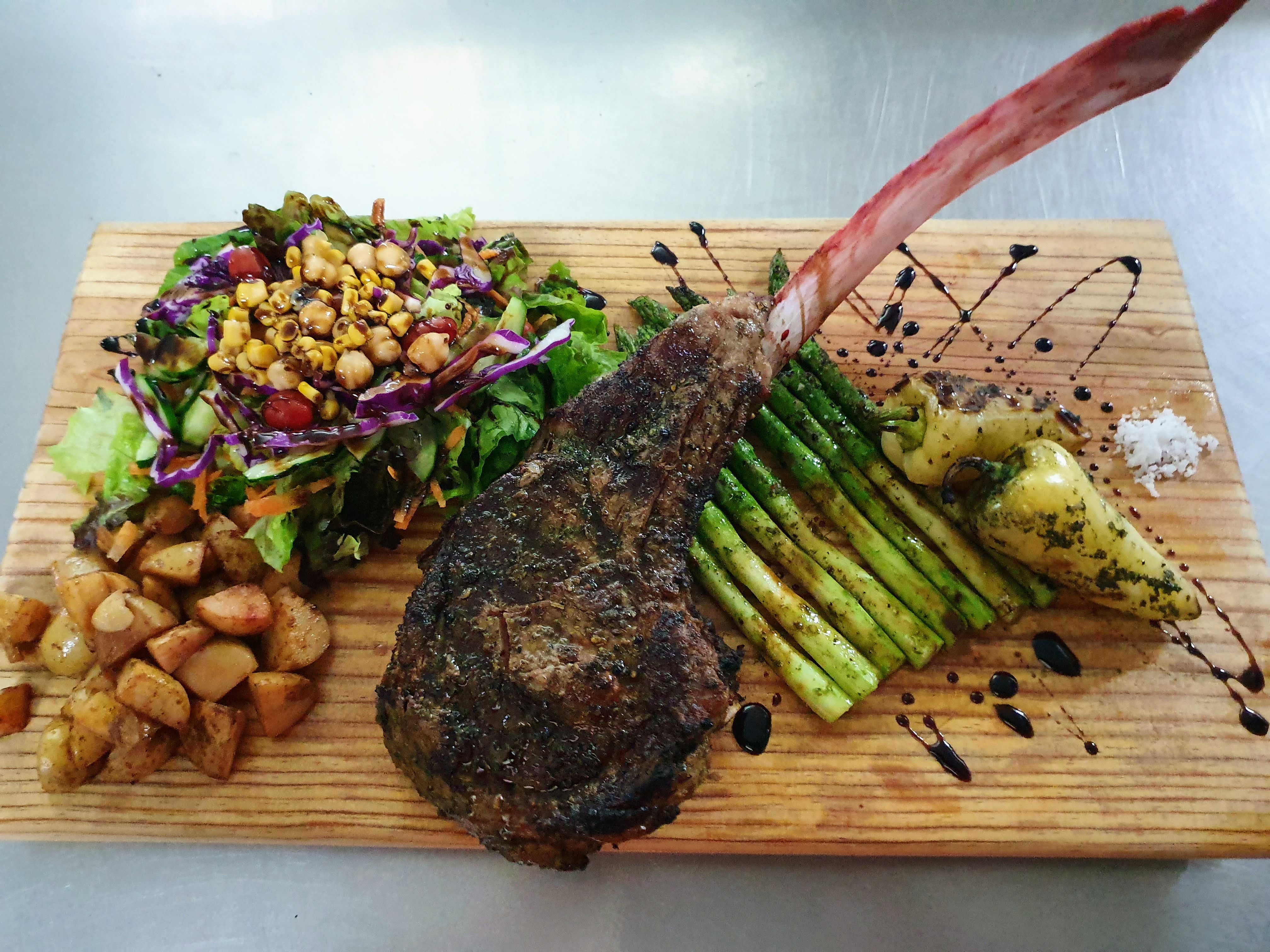 il bistro food & wine image 2