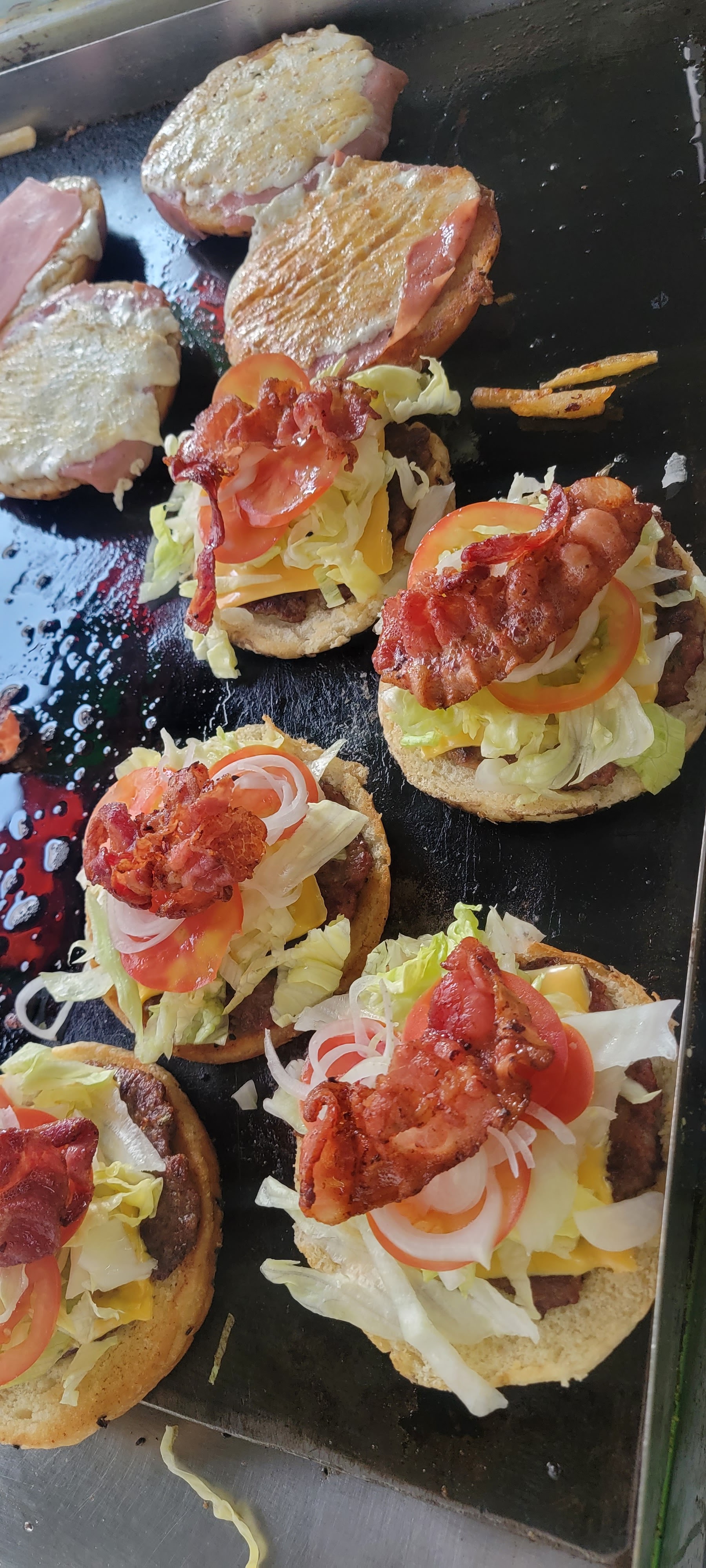 Hamburguesas LA MILLONA image 2