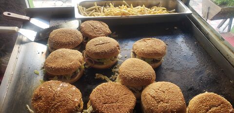 Hamburguesas LA MILLONA image 4