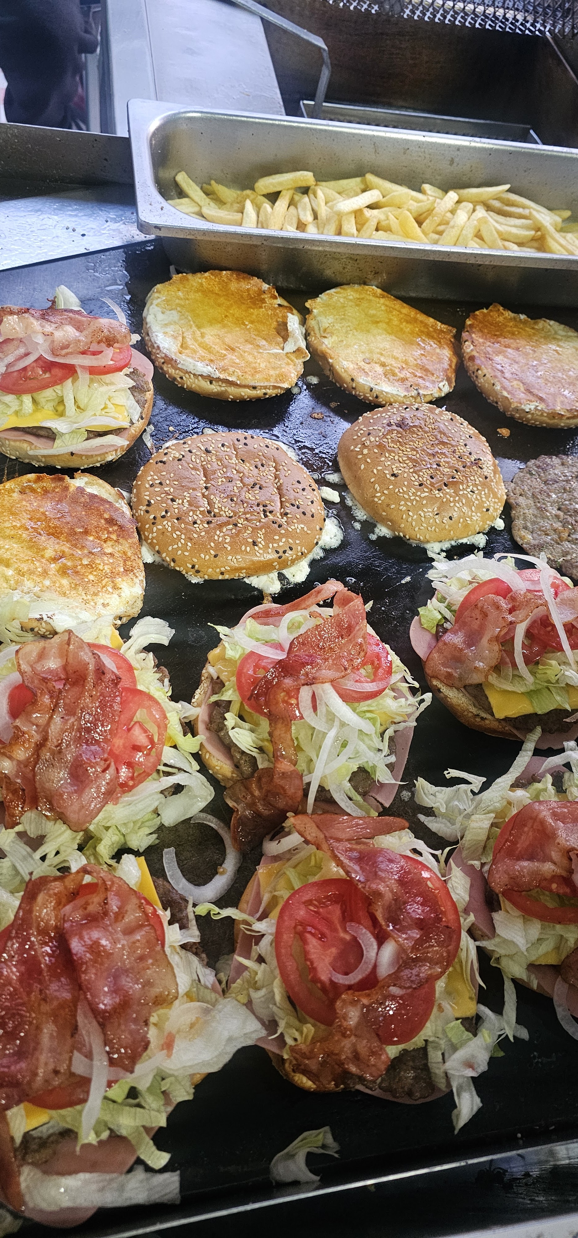 Hamburguesas LA MILLONA image 5