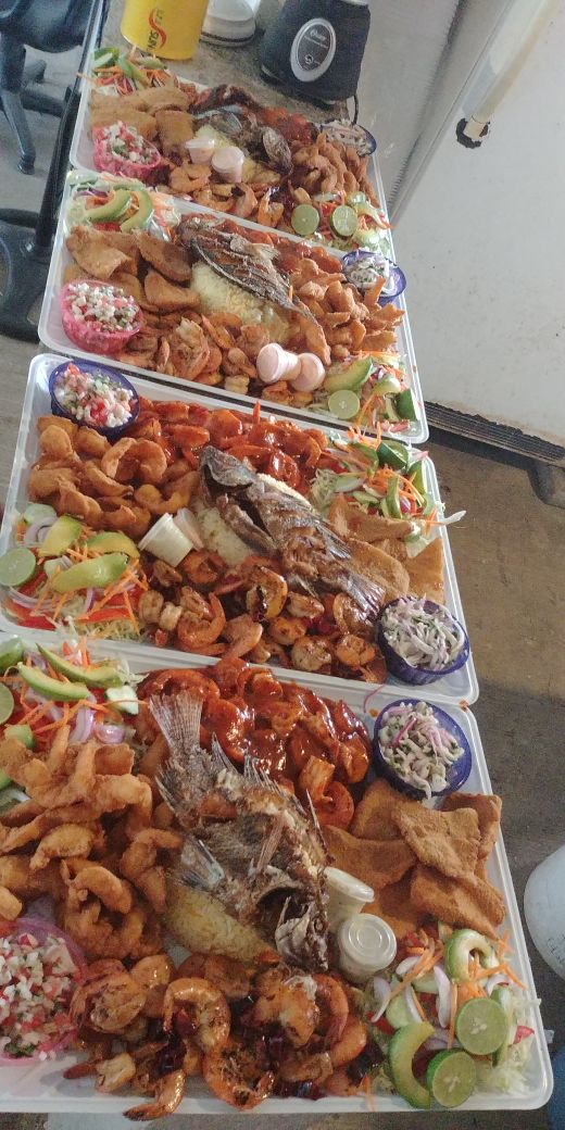 Mariscos el delfin image 4