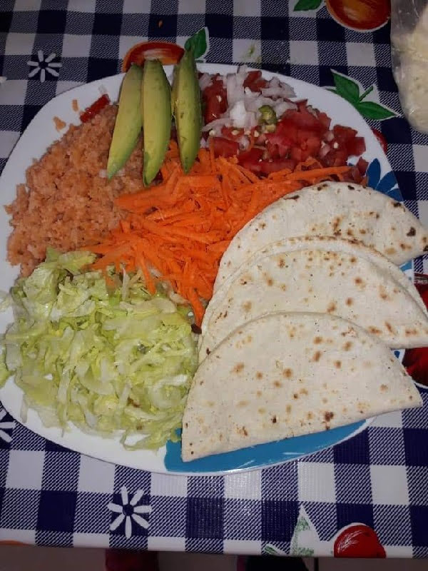 Cenaduria Chavelita image 9