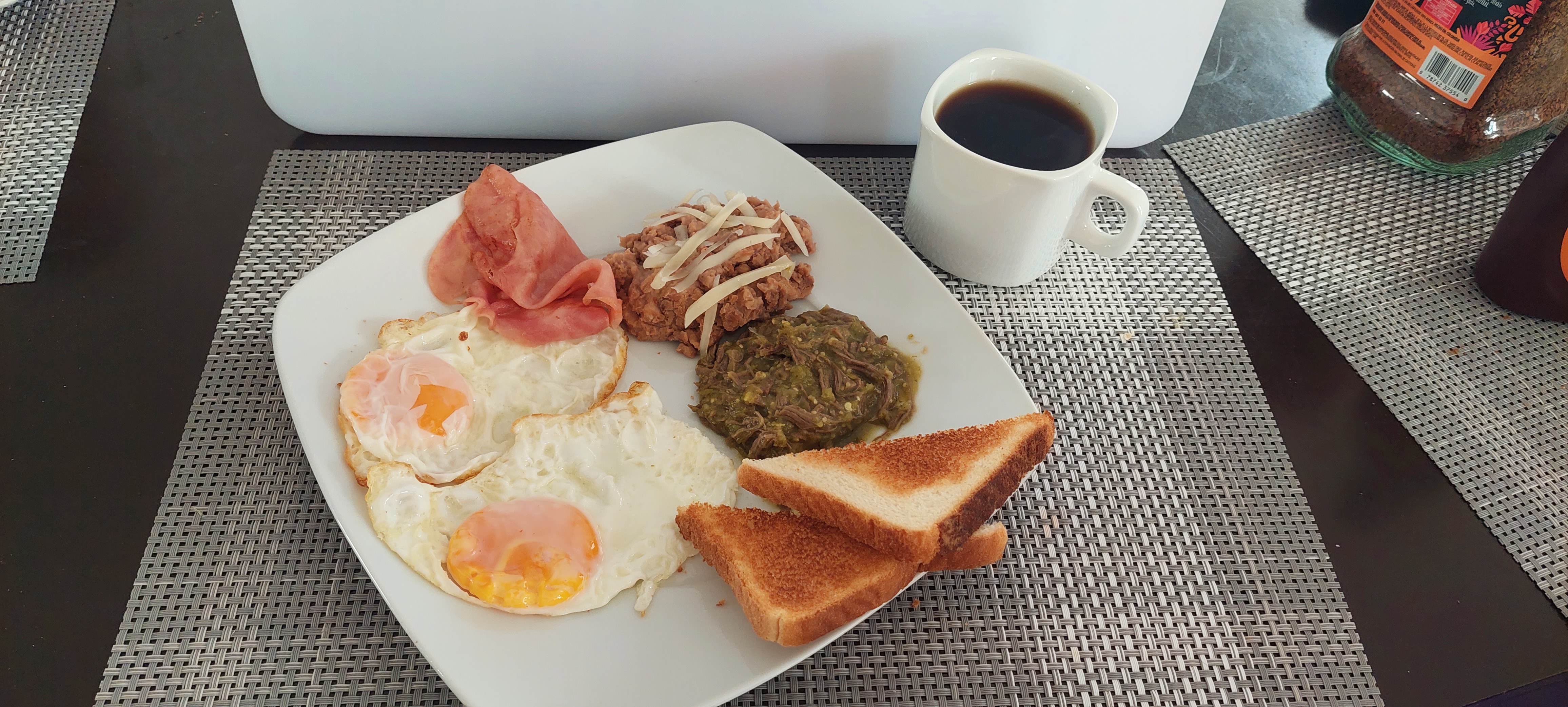 Seis 28 Boneless & Grill image 10