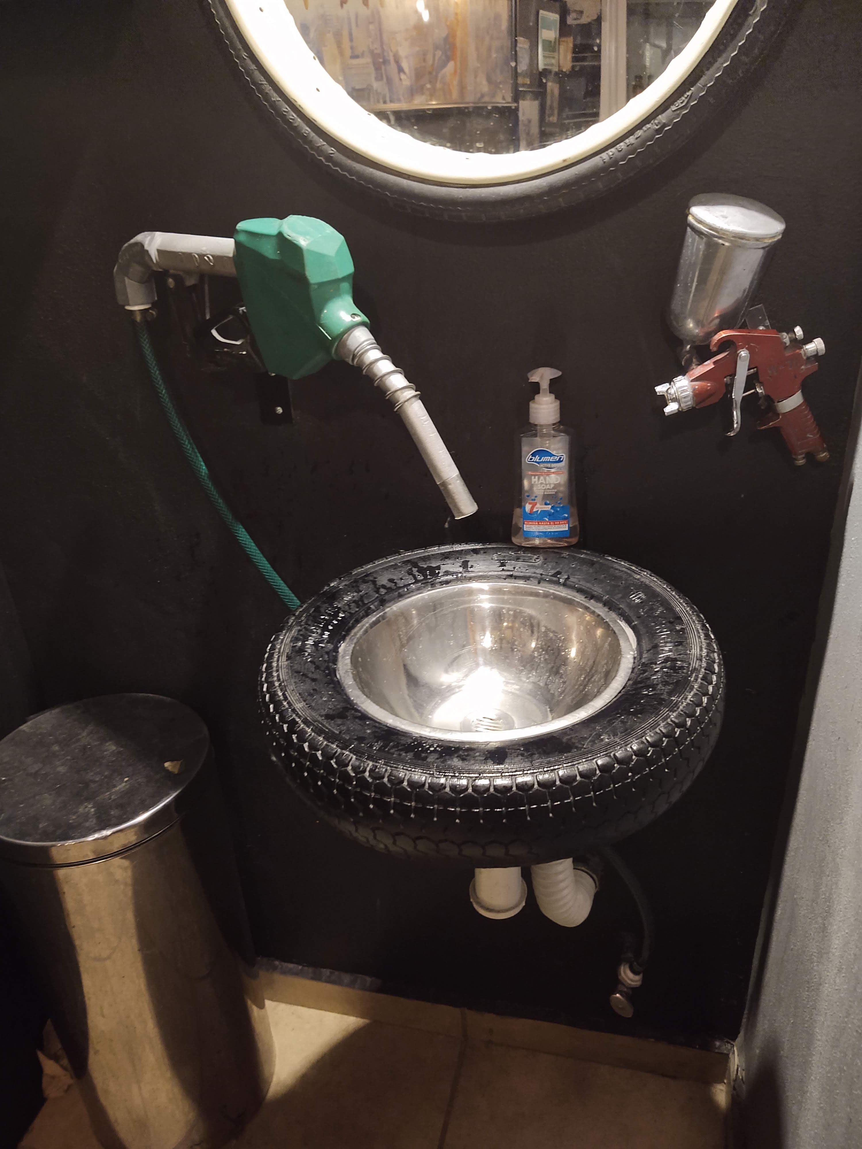 Retromotor House - Autodetallado & Restaurante image 5