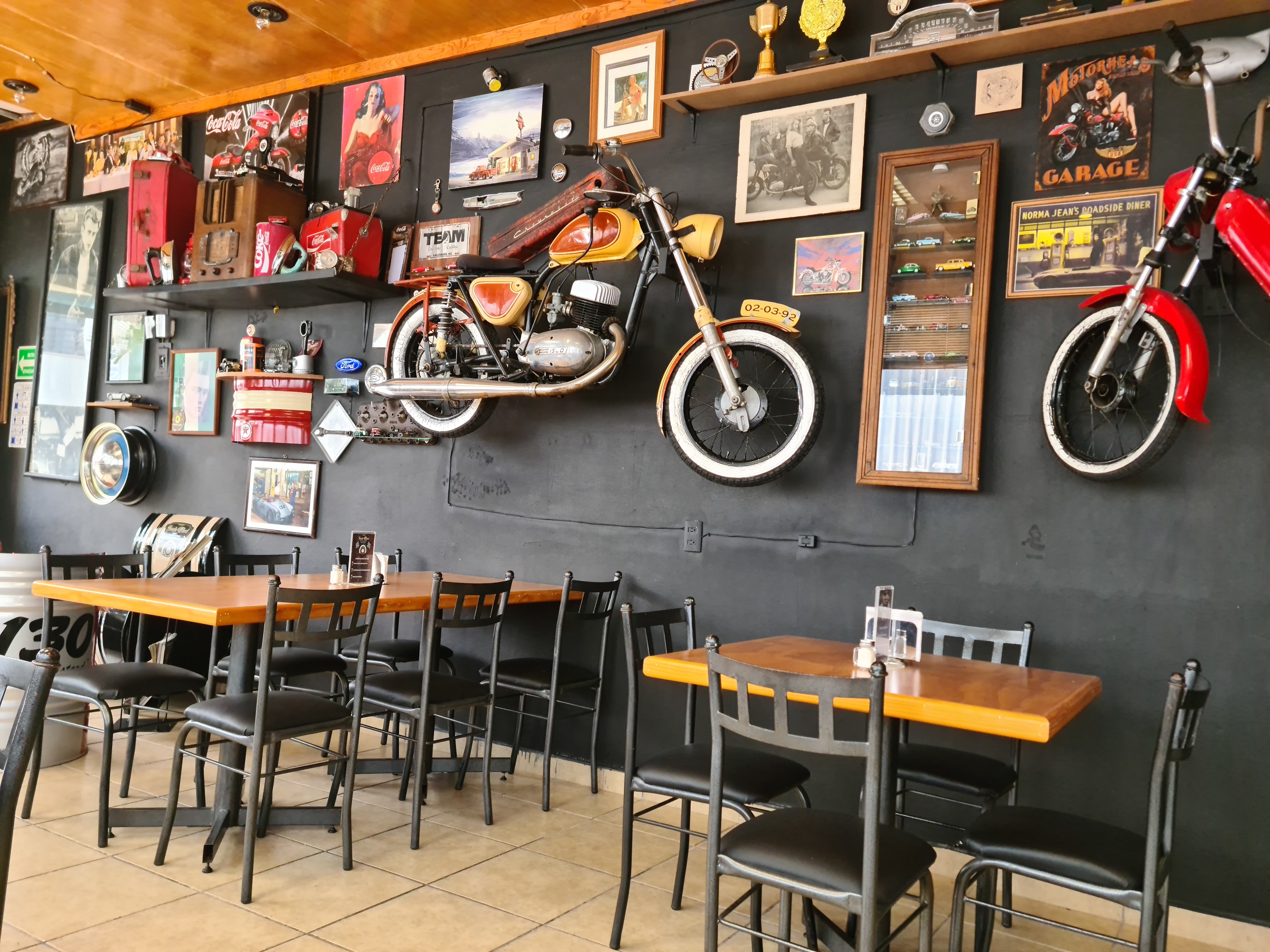 Retromotor House - Autodetallado & Restaurante image 10