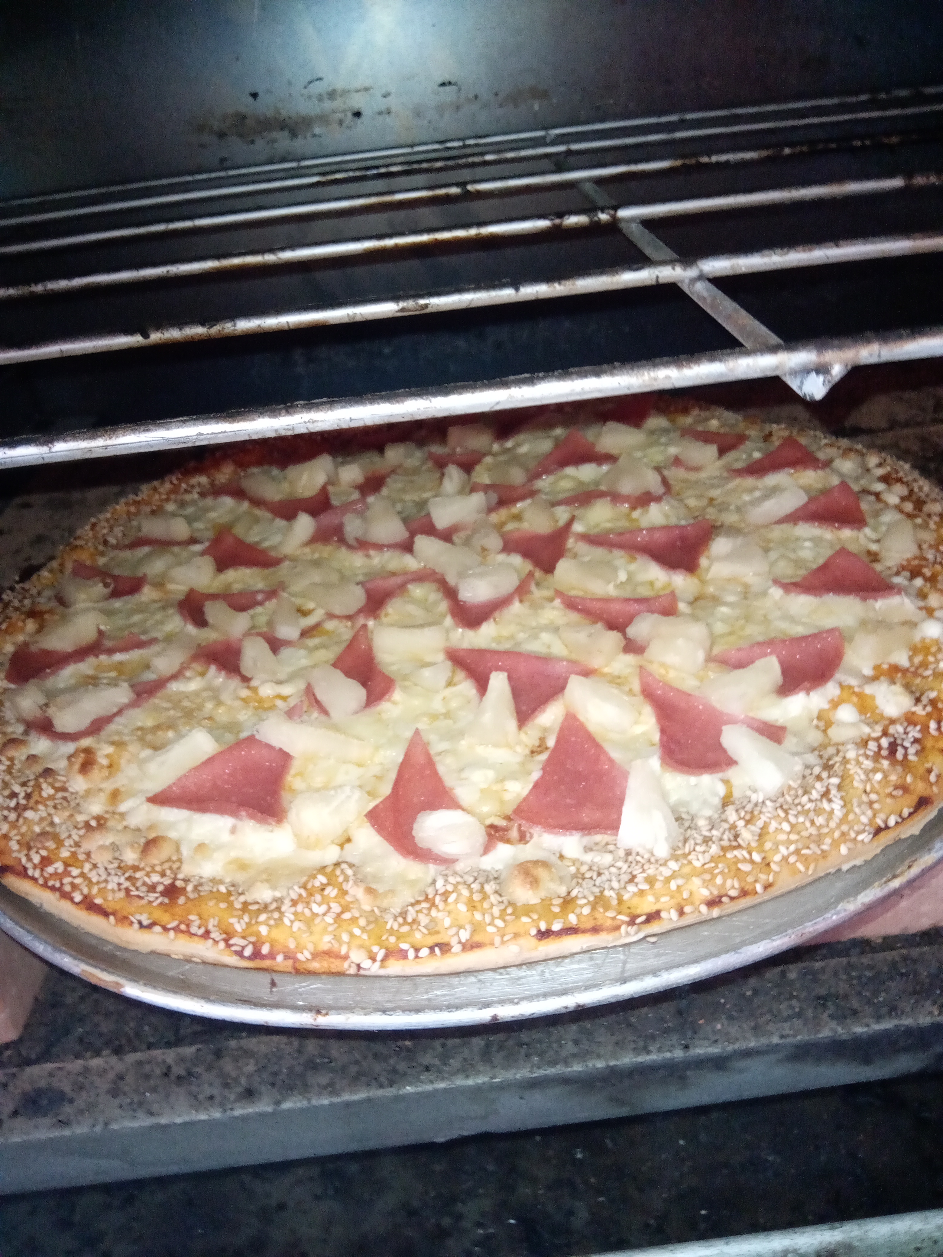 Pizzería leal image 2