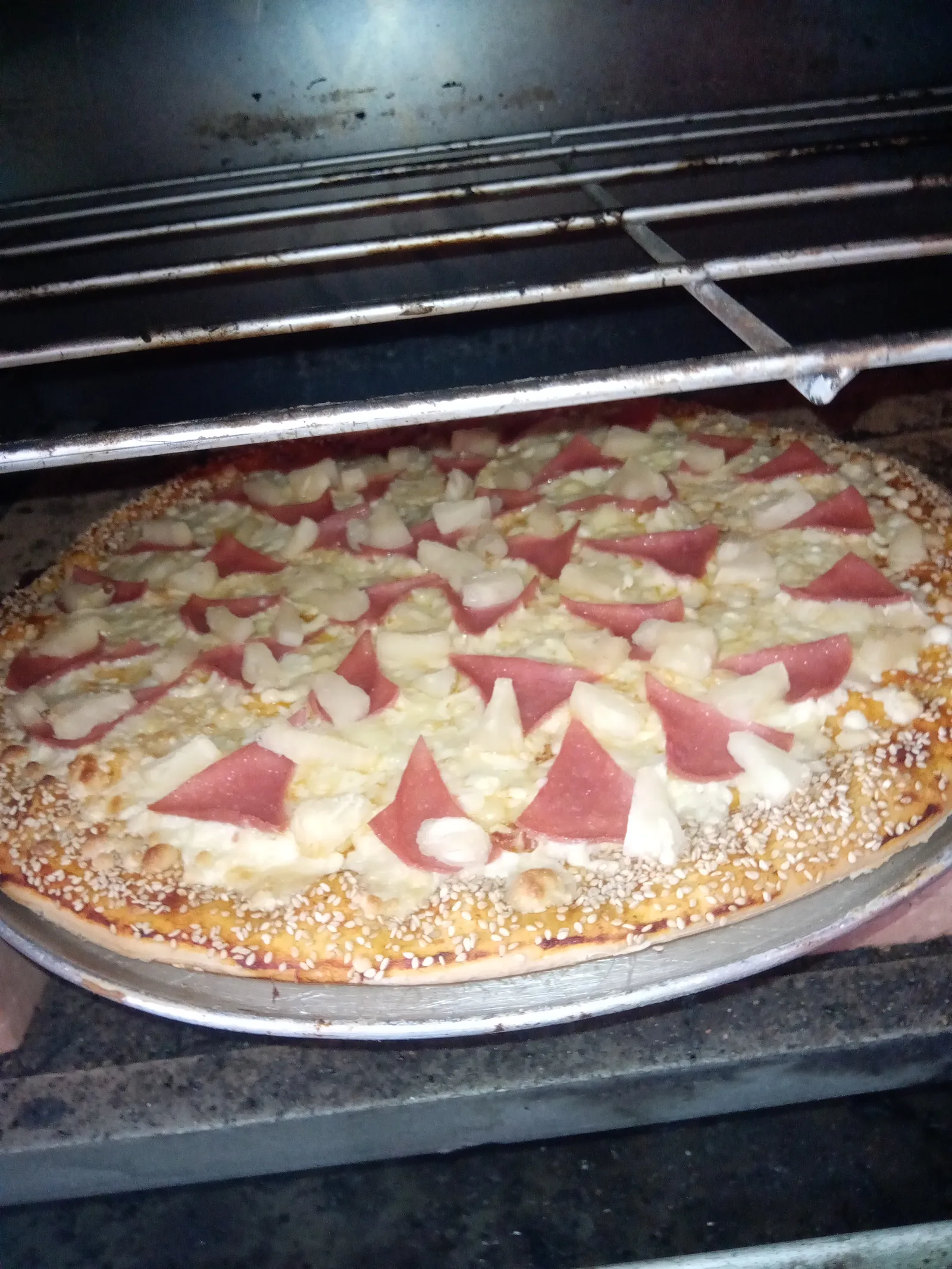 Pizzería leal image 2