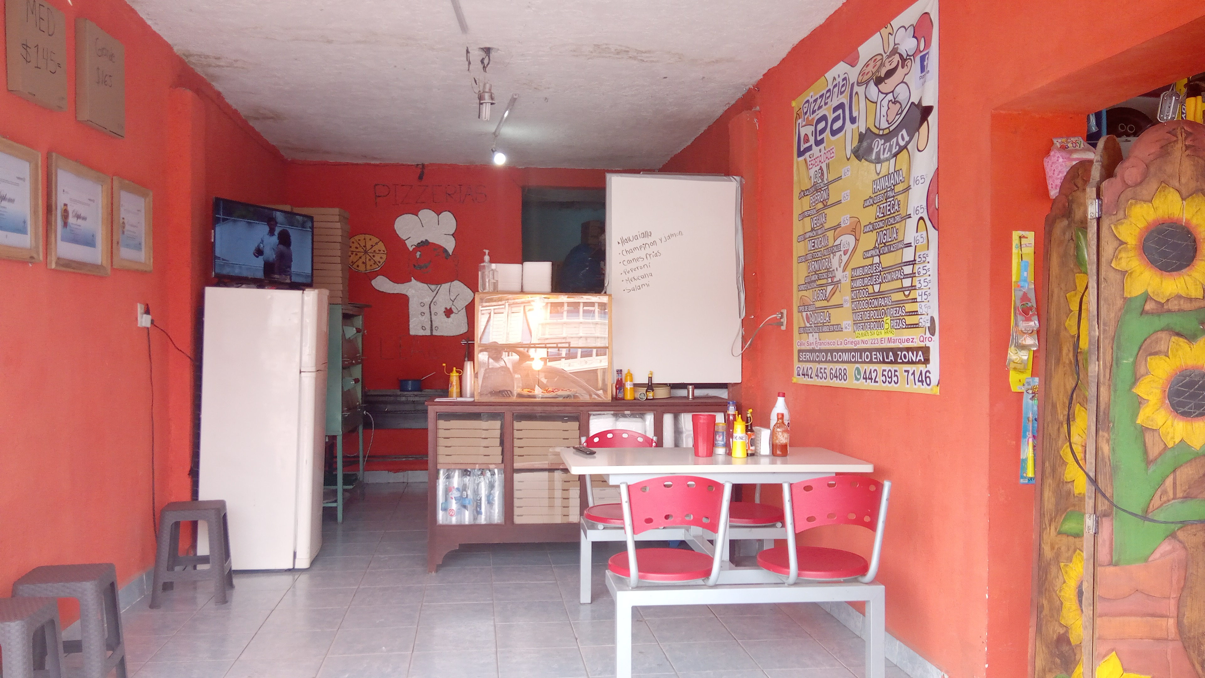 Pizzería leal image 7