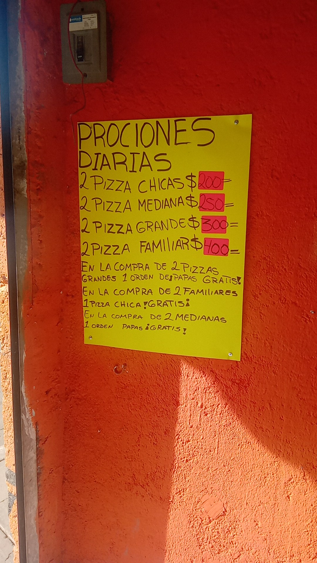 Pizzería leal image 8