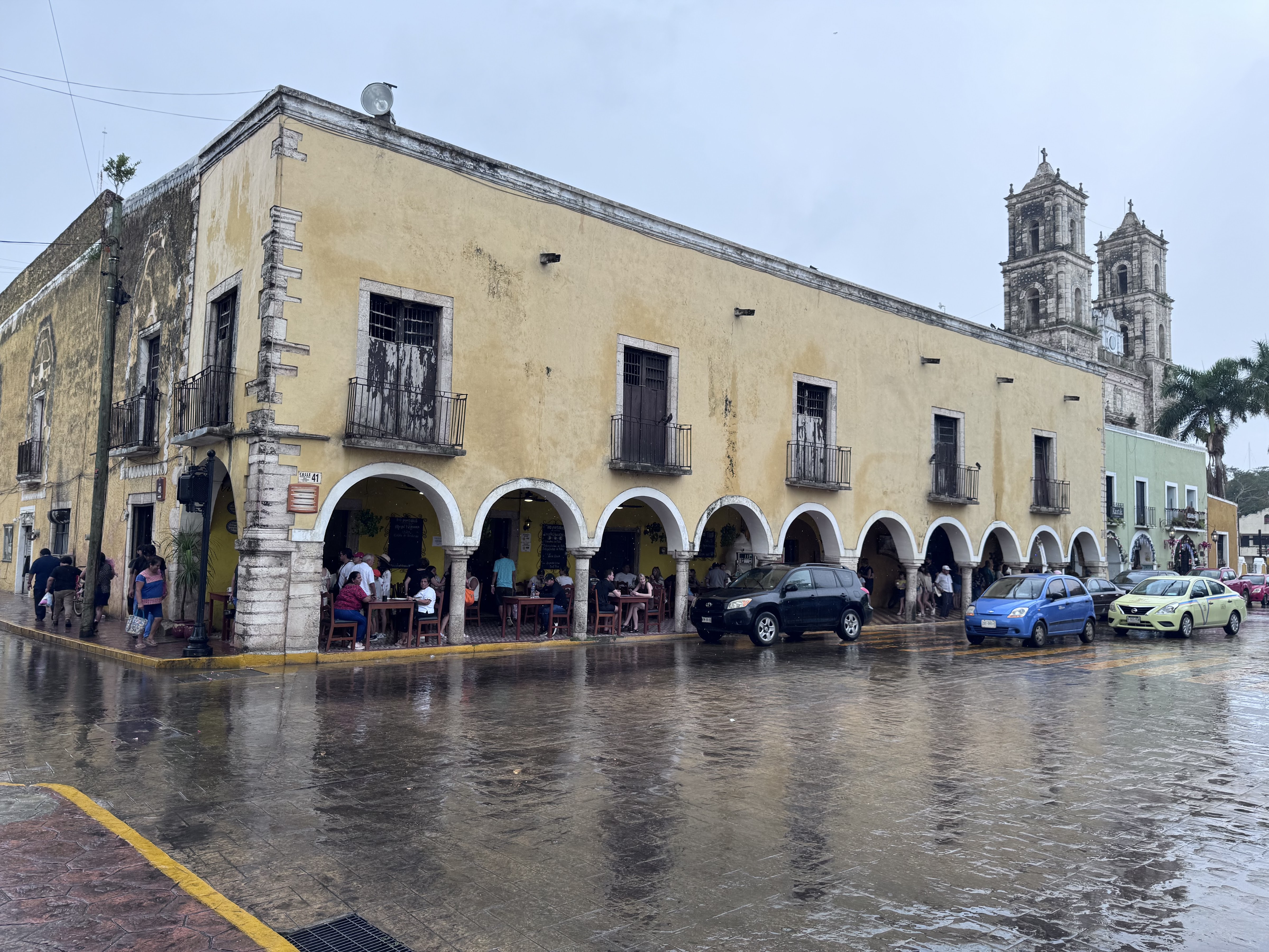 Los Portales Valladolid image 6