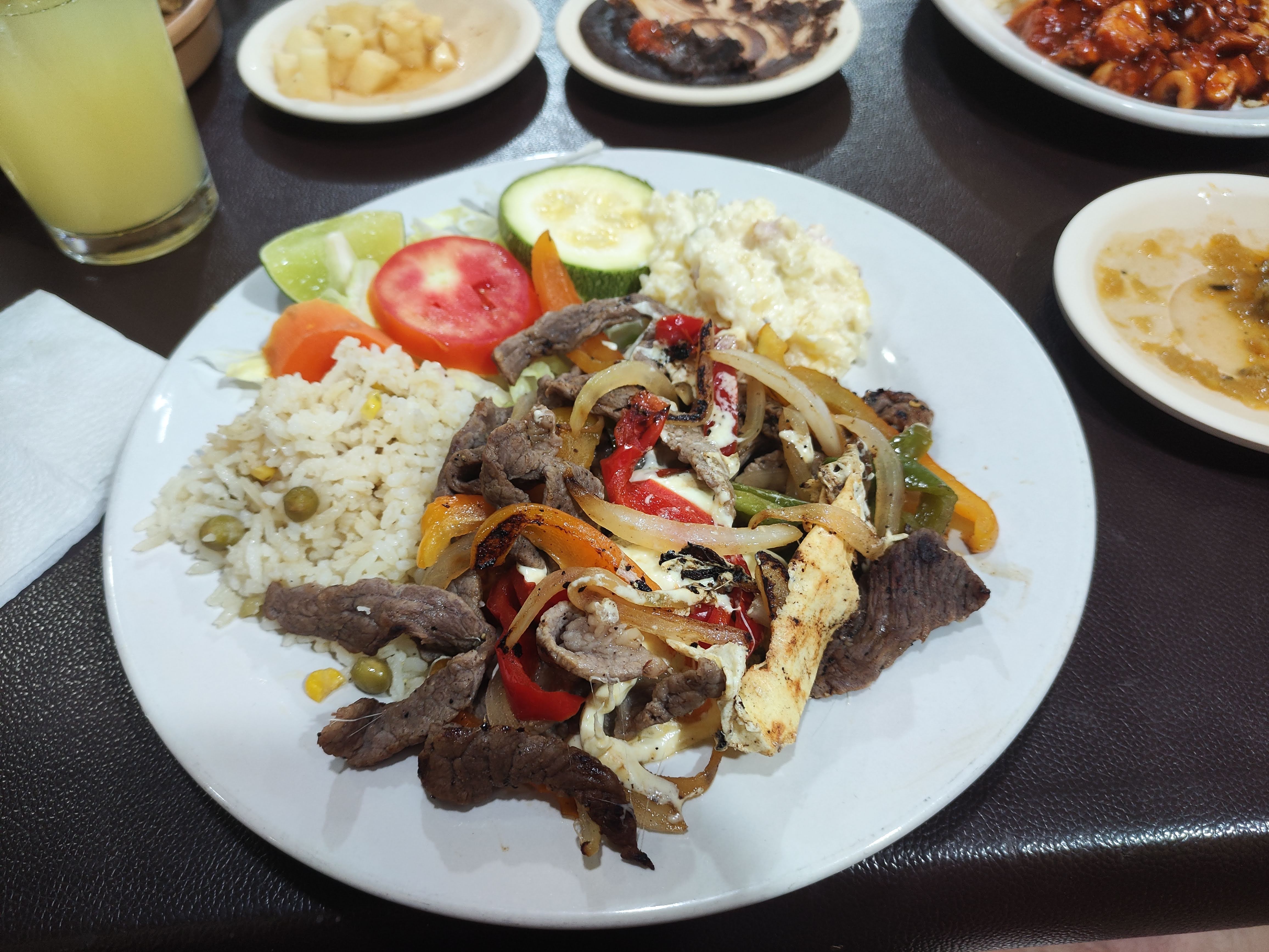 Restaurant Gabby & Charlies image 6