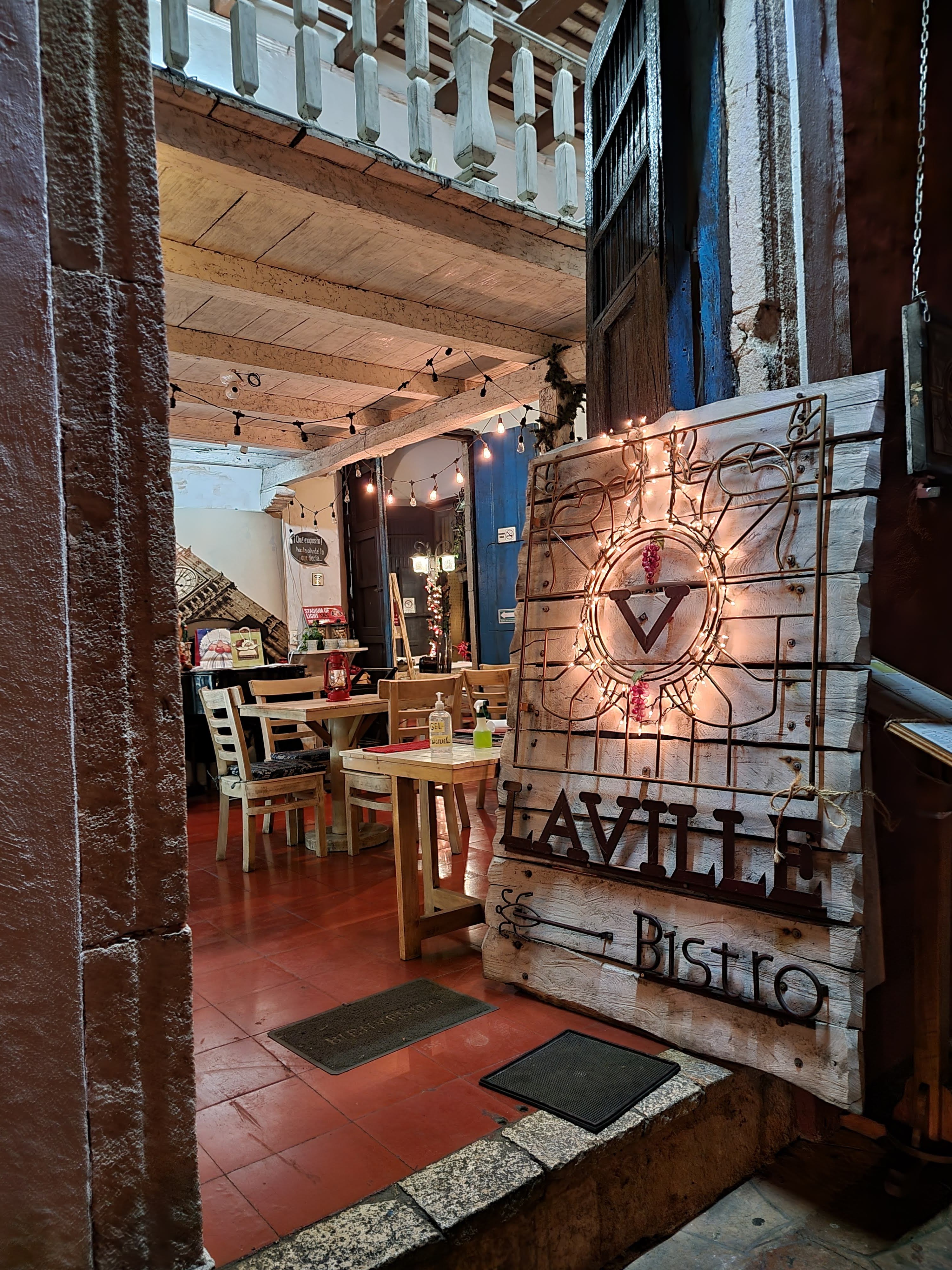 LA VILLE Bistro image 1