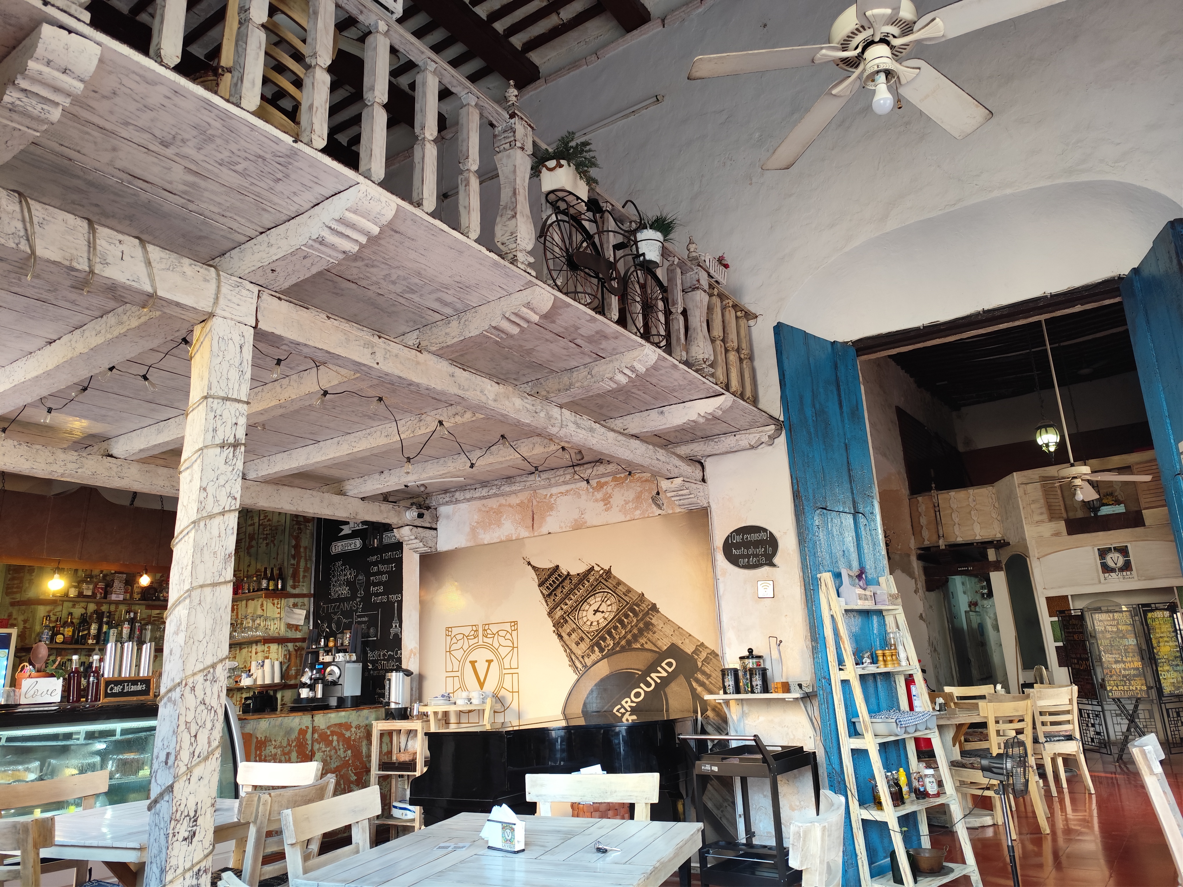 LA VILLE Bistro image 3