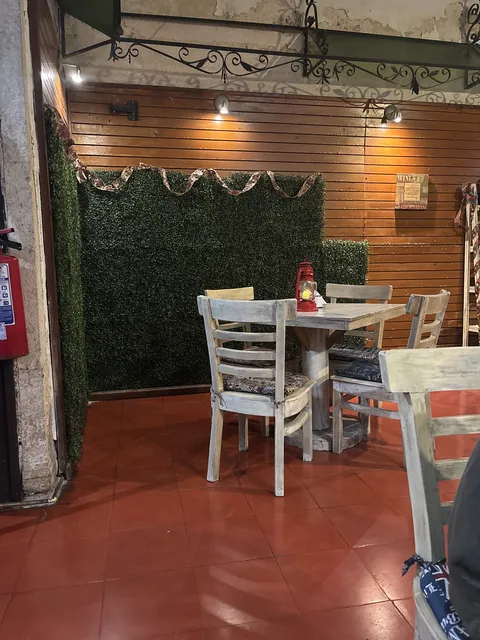 LA VILLE Bistro image 4