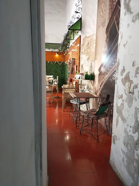 LA VILLE Bistro image 5