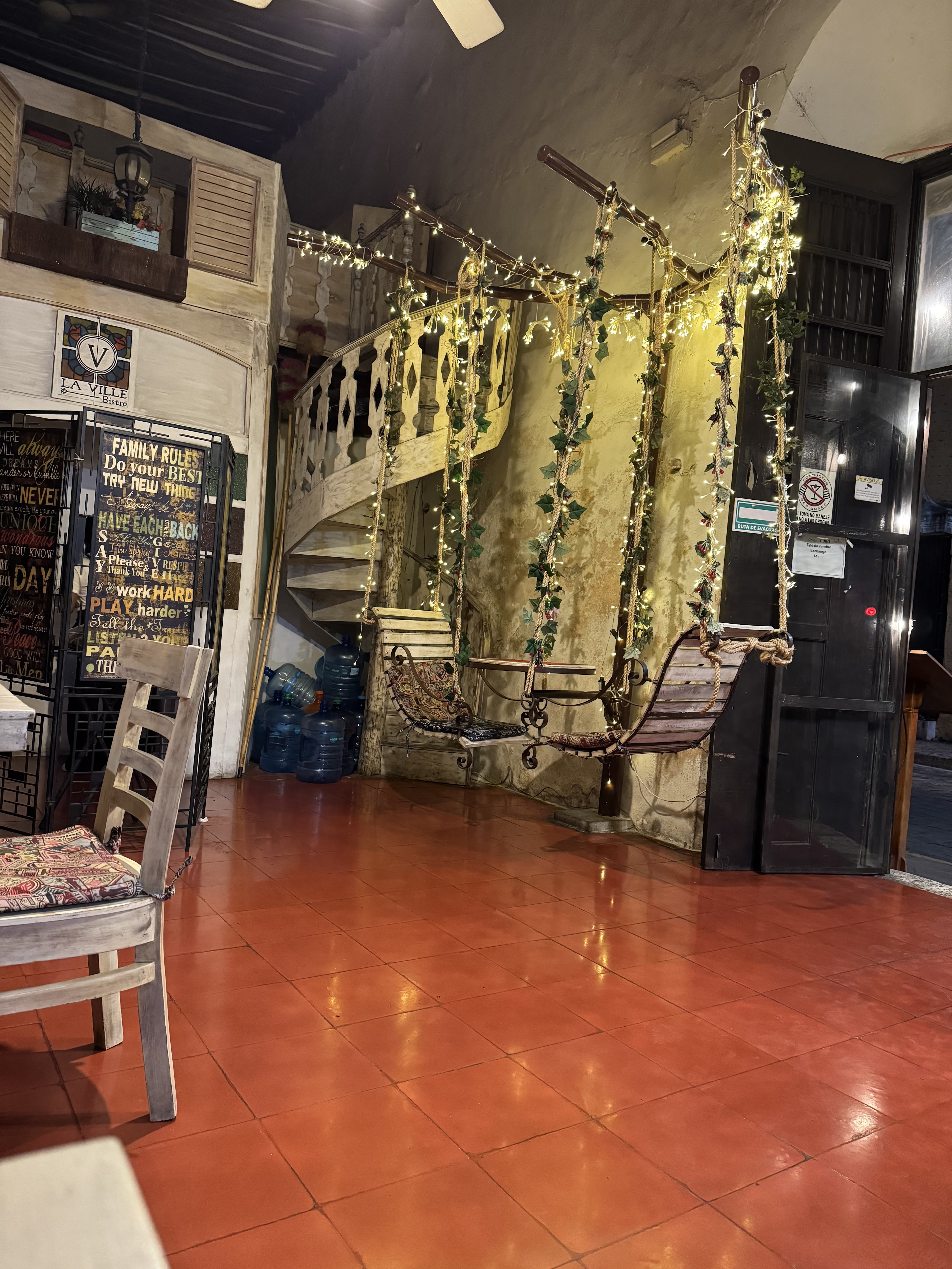 LA VILLE Bistro image 6