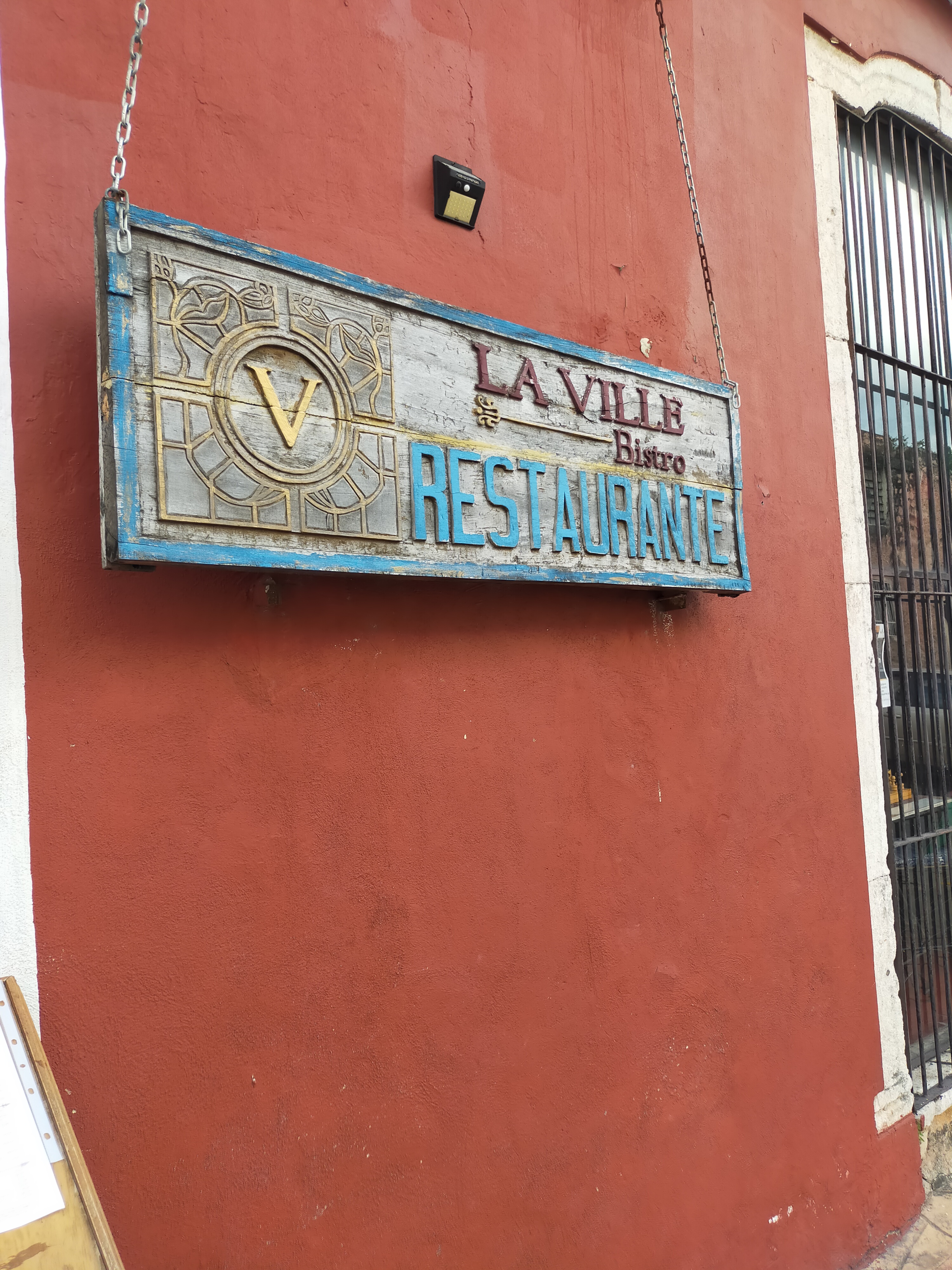 LA VILLE Bistro image 9