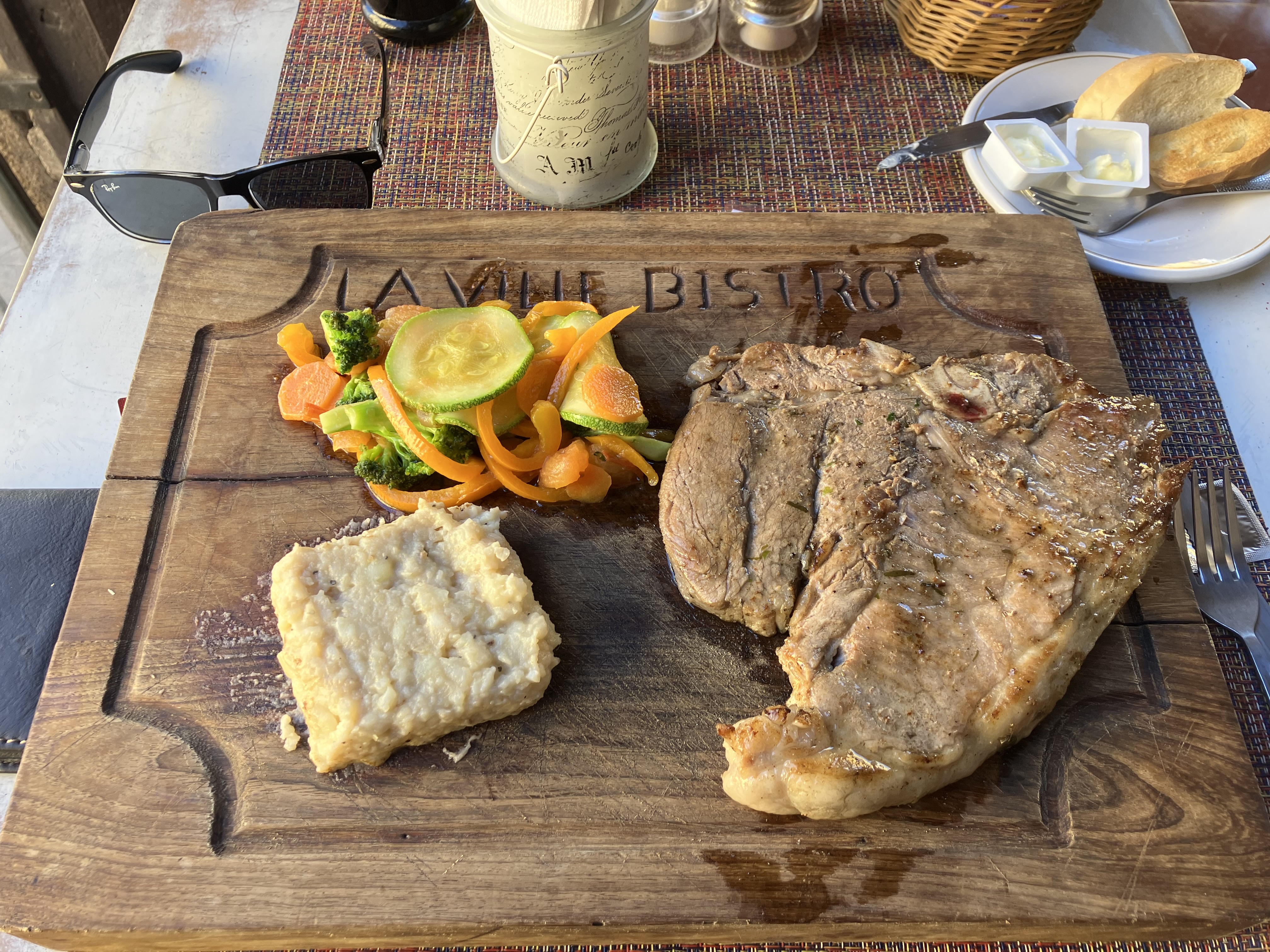 LA VILLE Bistro image 10
