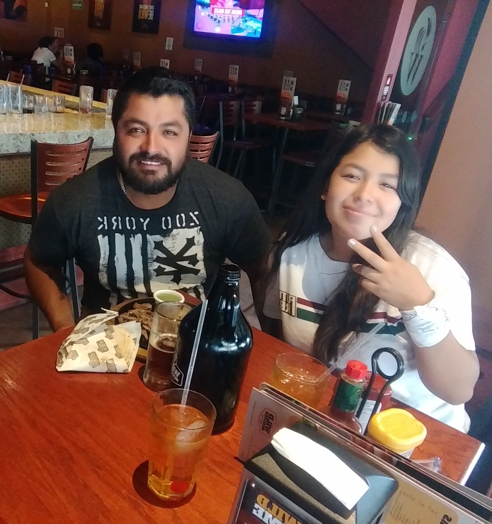 CHUPONES BURGER & WINGS image 3