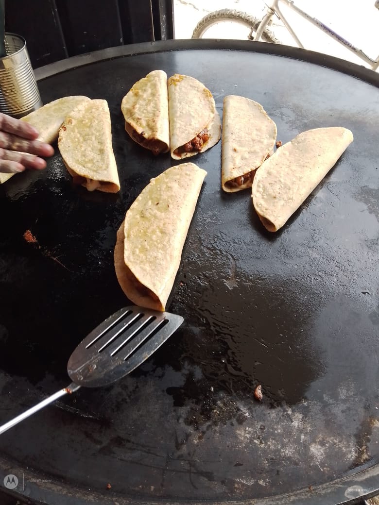 Quesadiyas y tlacoyos Chabelita image 2