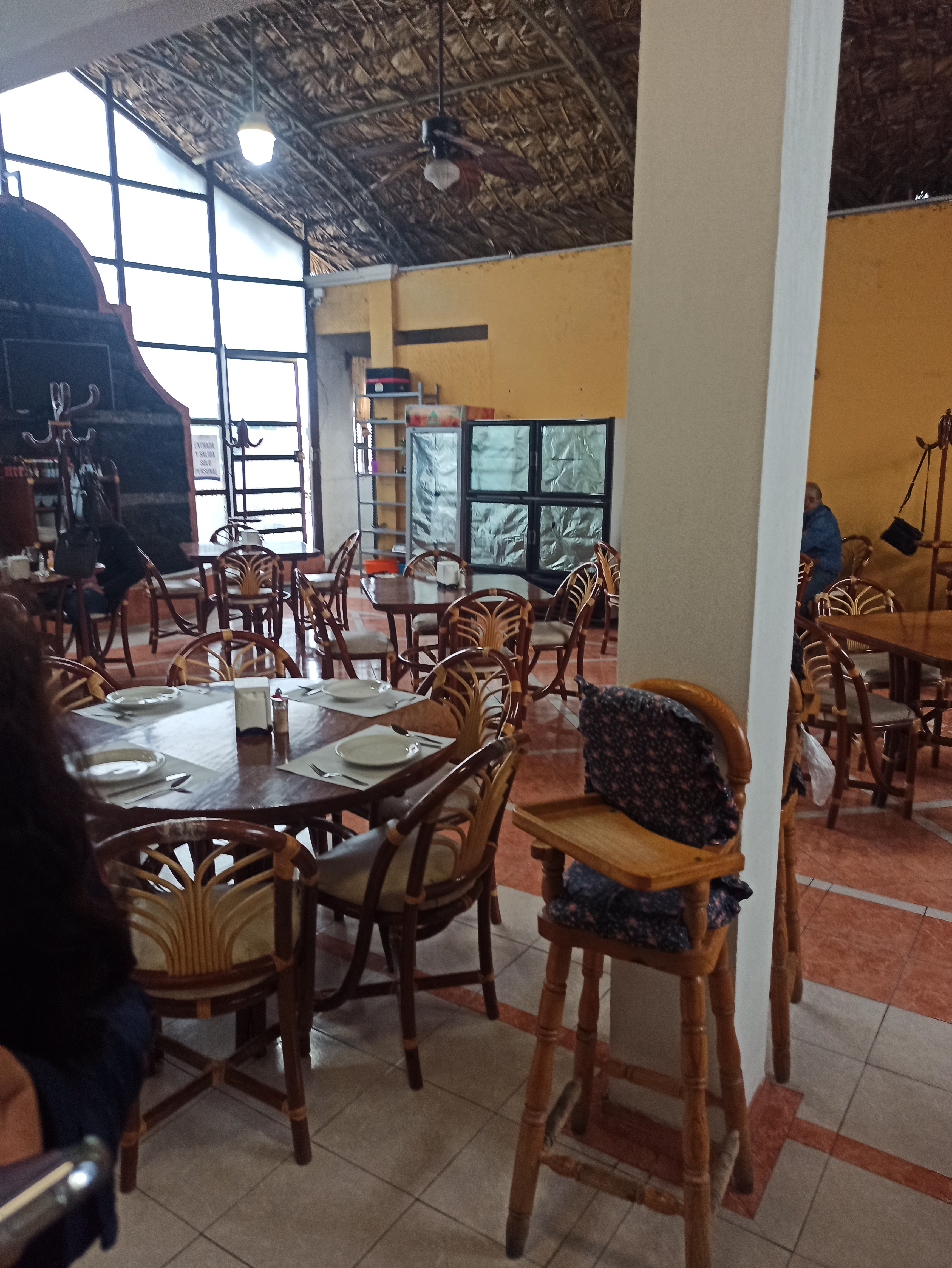 Acuario Restaurante image 8