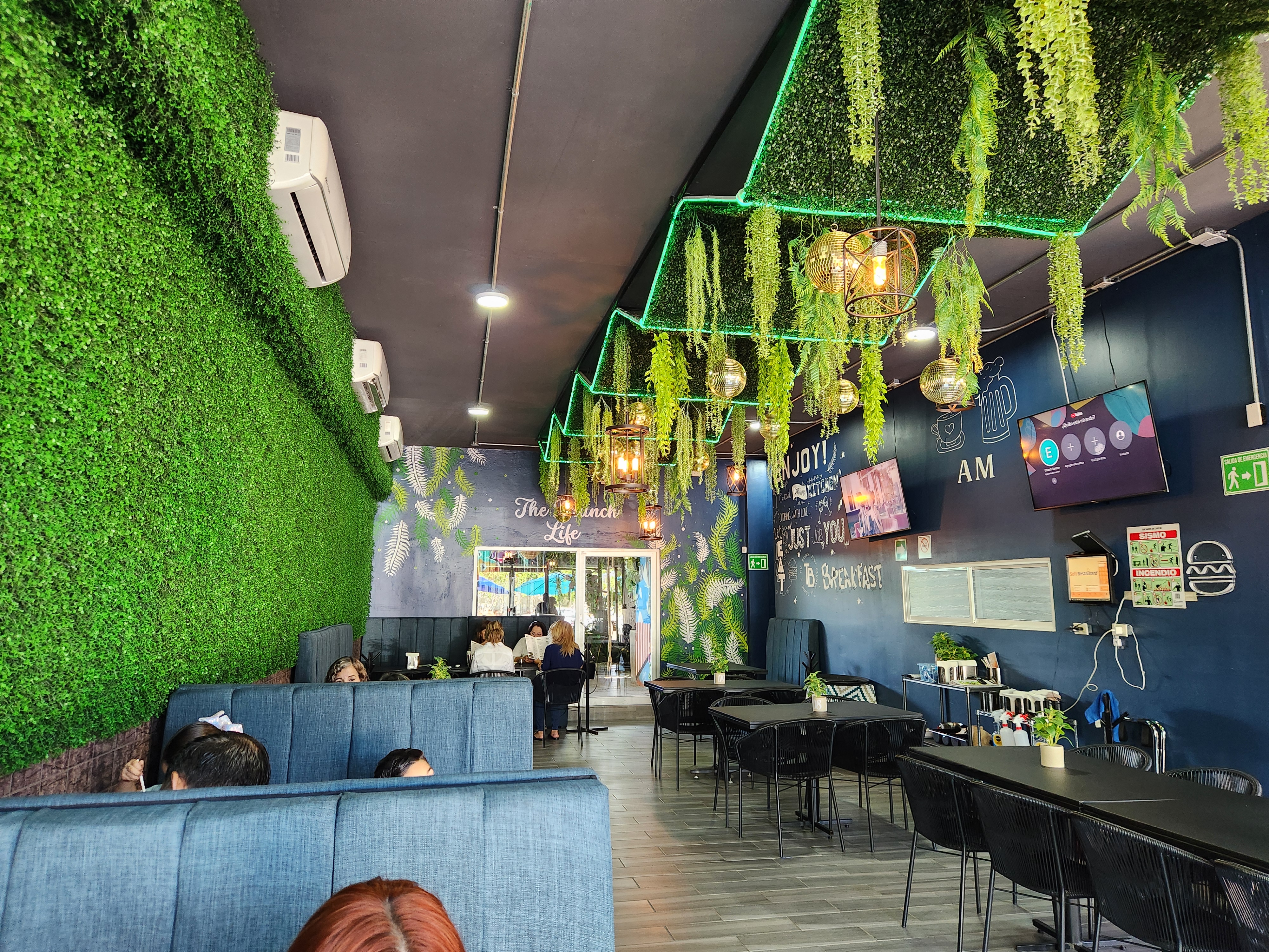 THE BRUNCH RESTAURANT AND BAR image 3