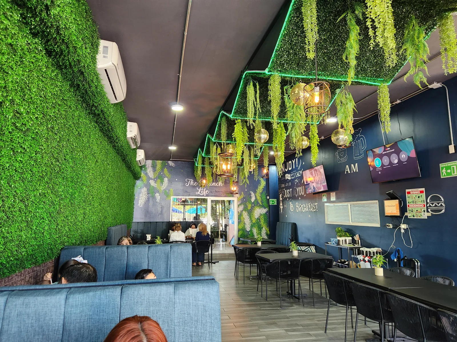 THE BRUNCH RESTAURANT AND BAR image 3