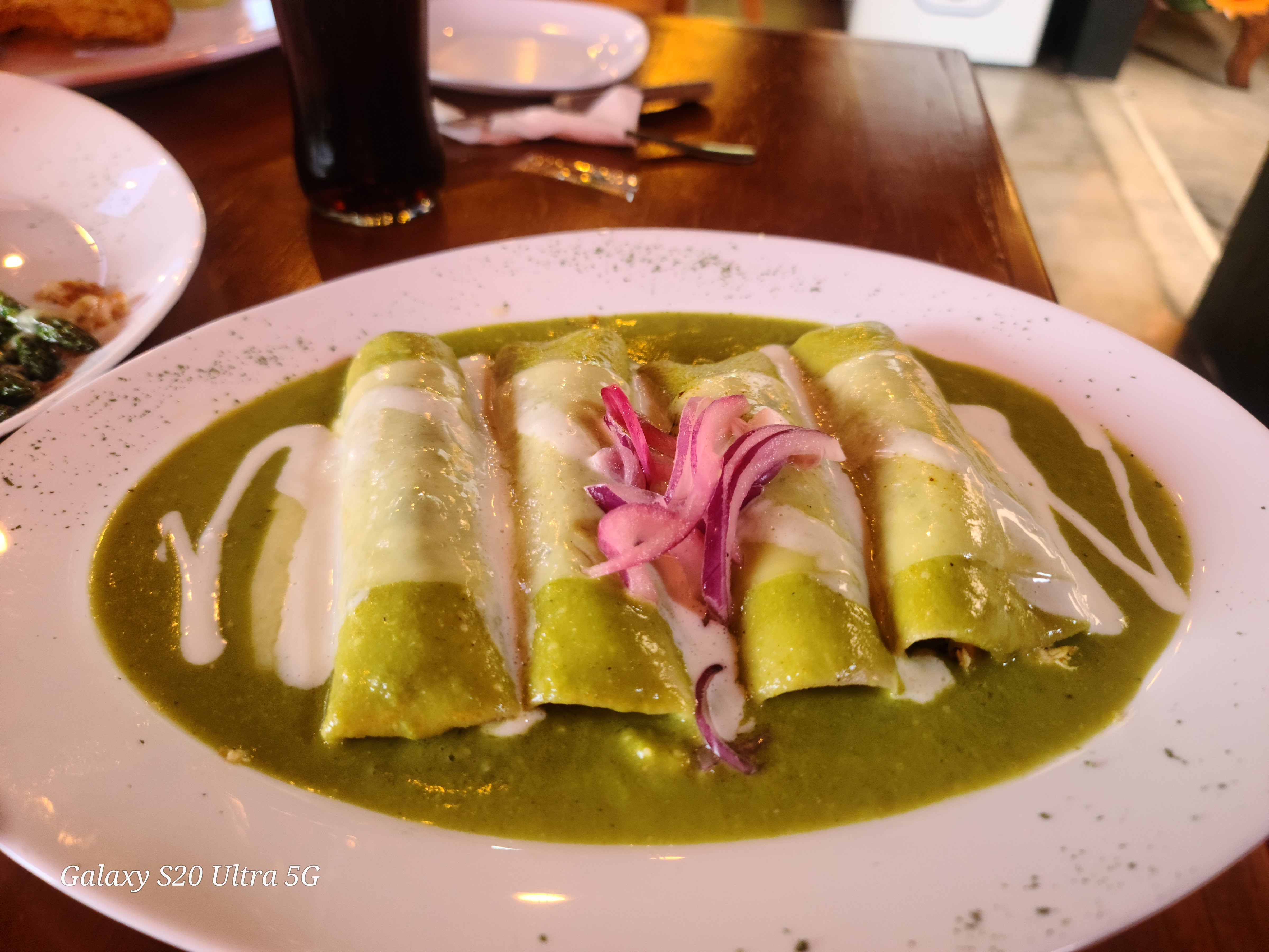 Magnolia lounge image 3