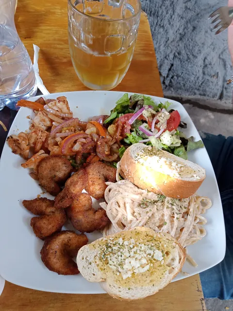 Chololo's Restaurante-bar image 4