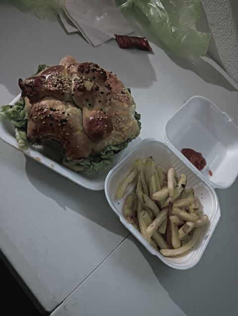MR Burgers Calera image 2