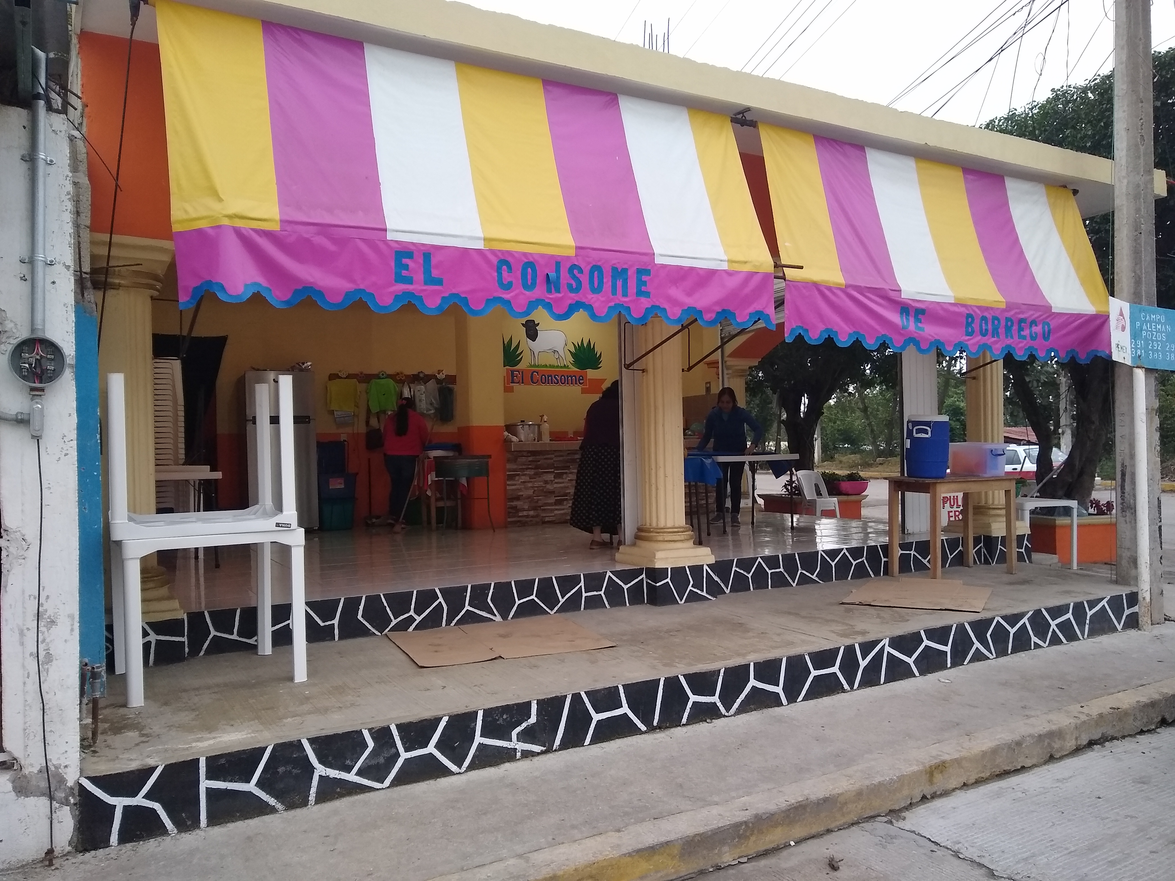 Tacos y consomé borrego image 1