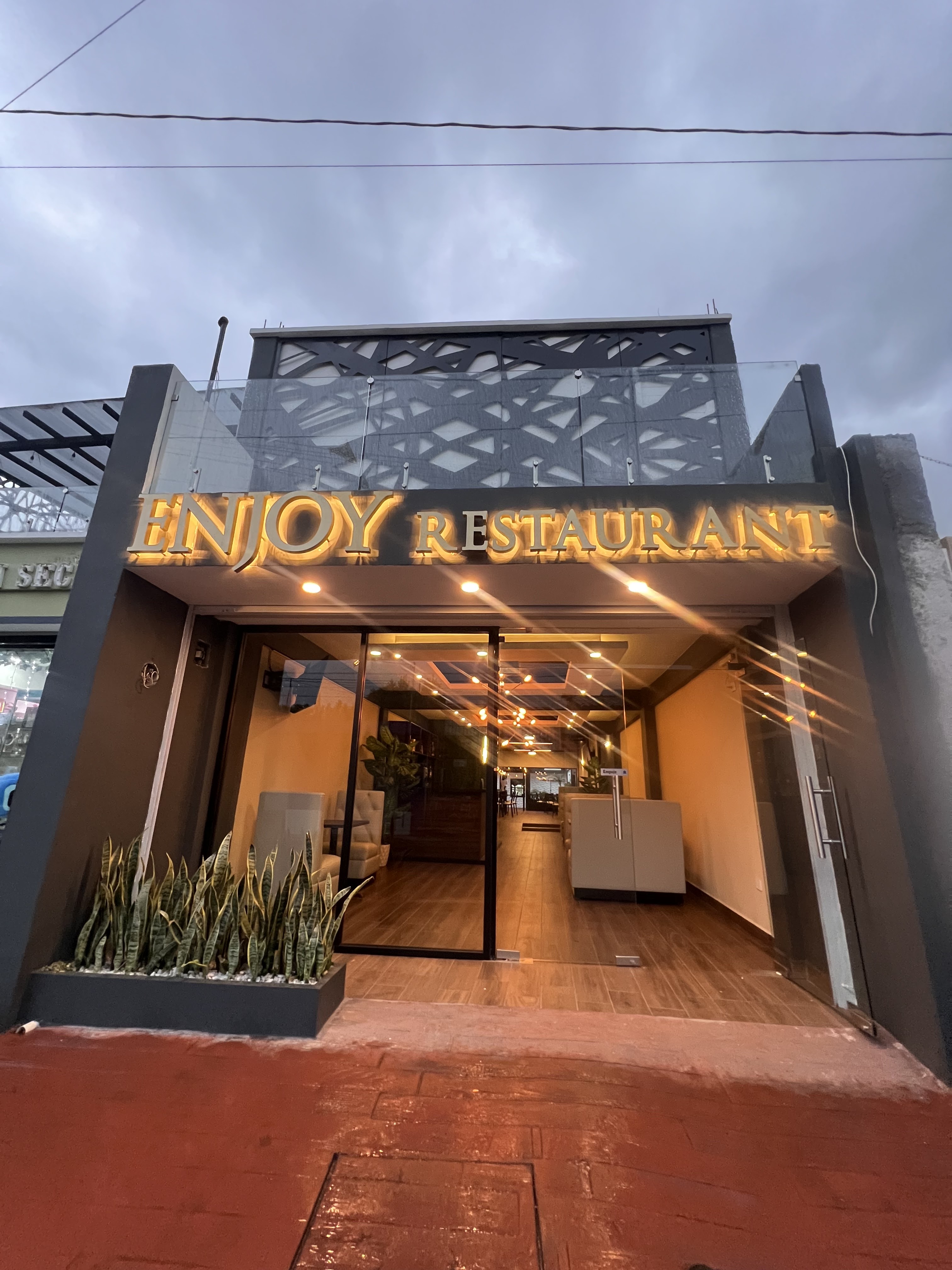 Enjoy Restaurant image 10