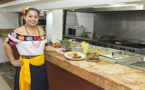 Los Ciruelos restaurant image 3