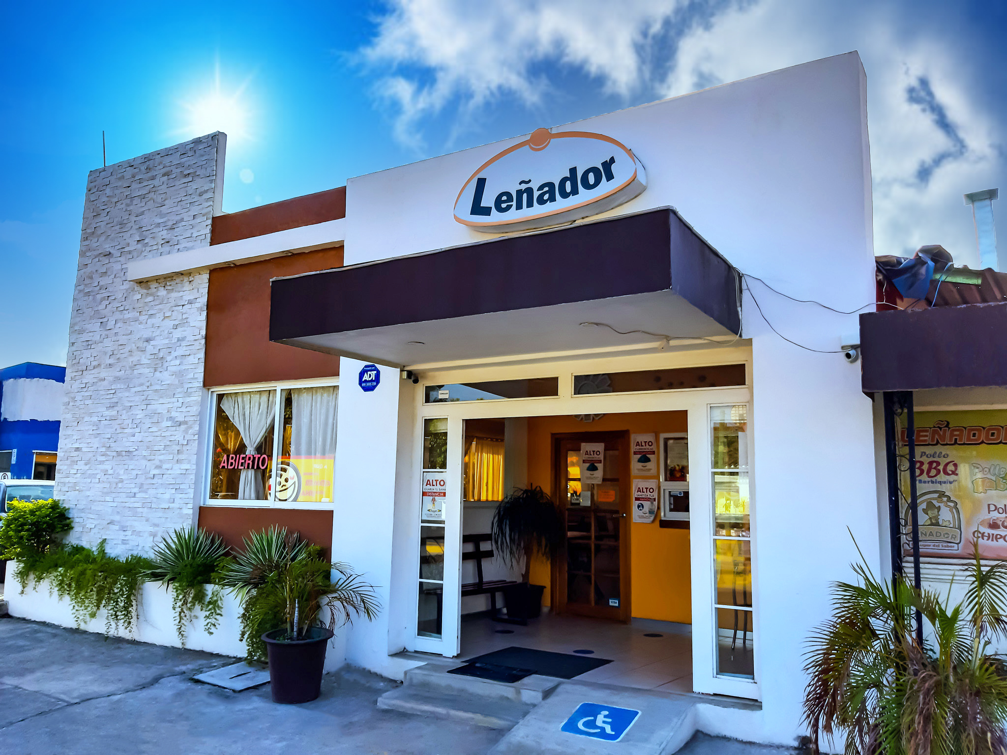 El Pollo Leñador image 1