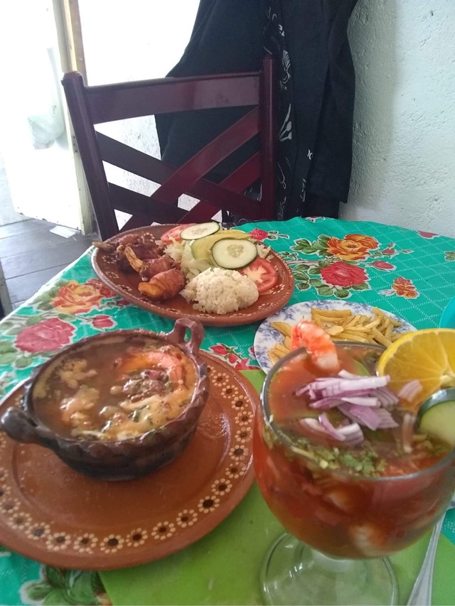 Mariscos los 3 tiburones image 2