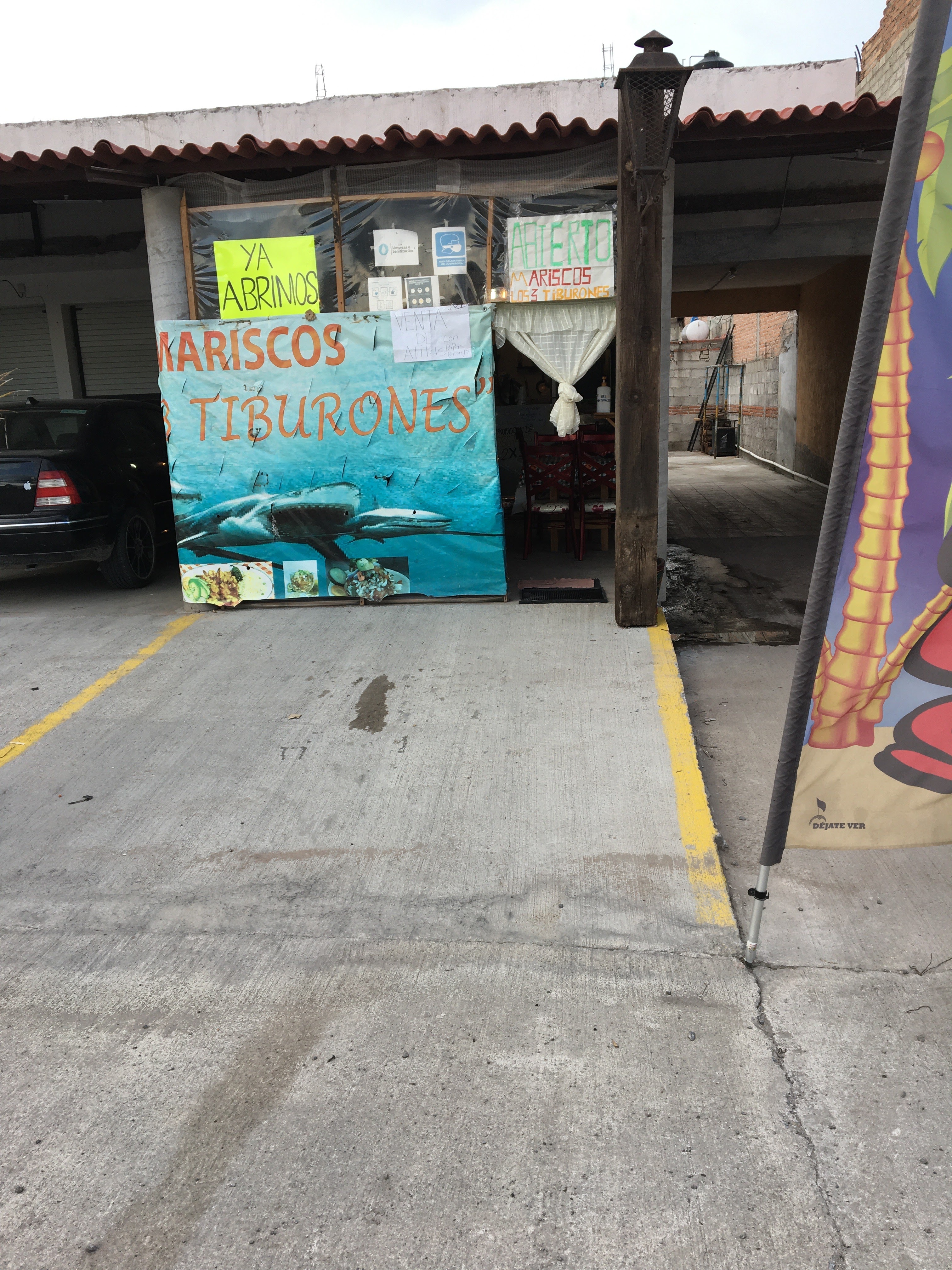 Mariscos los 3 tiburones image 3