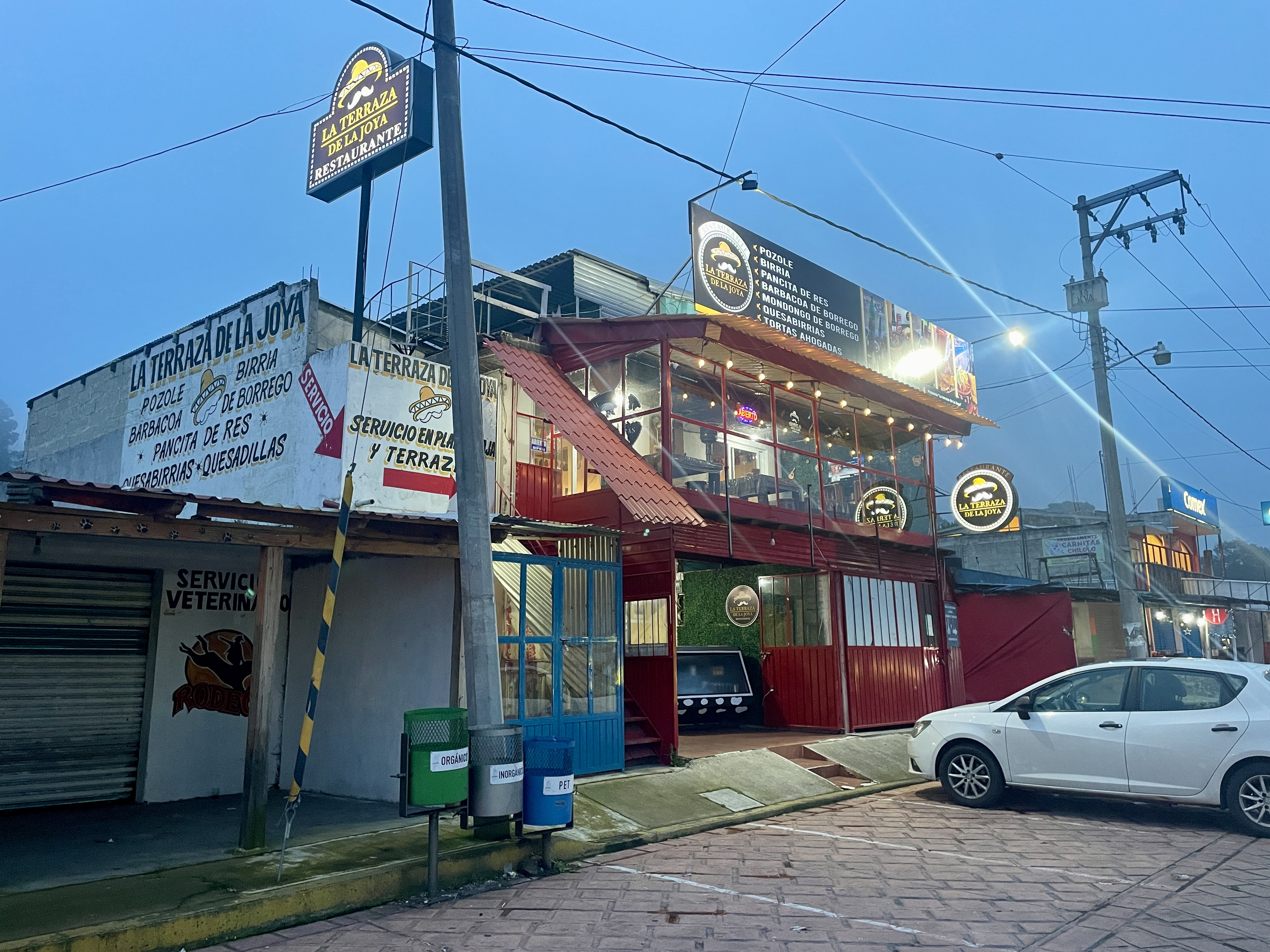 Pozoleria la terraza de La Joya image 1