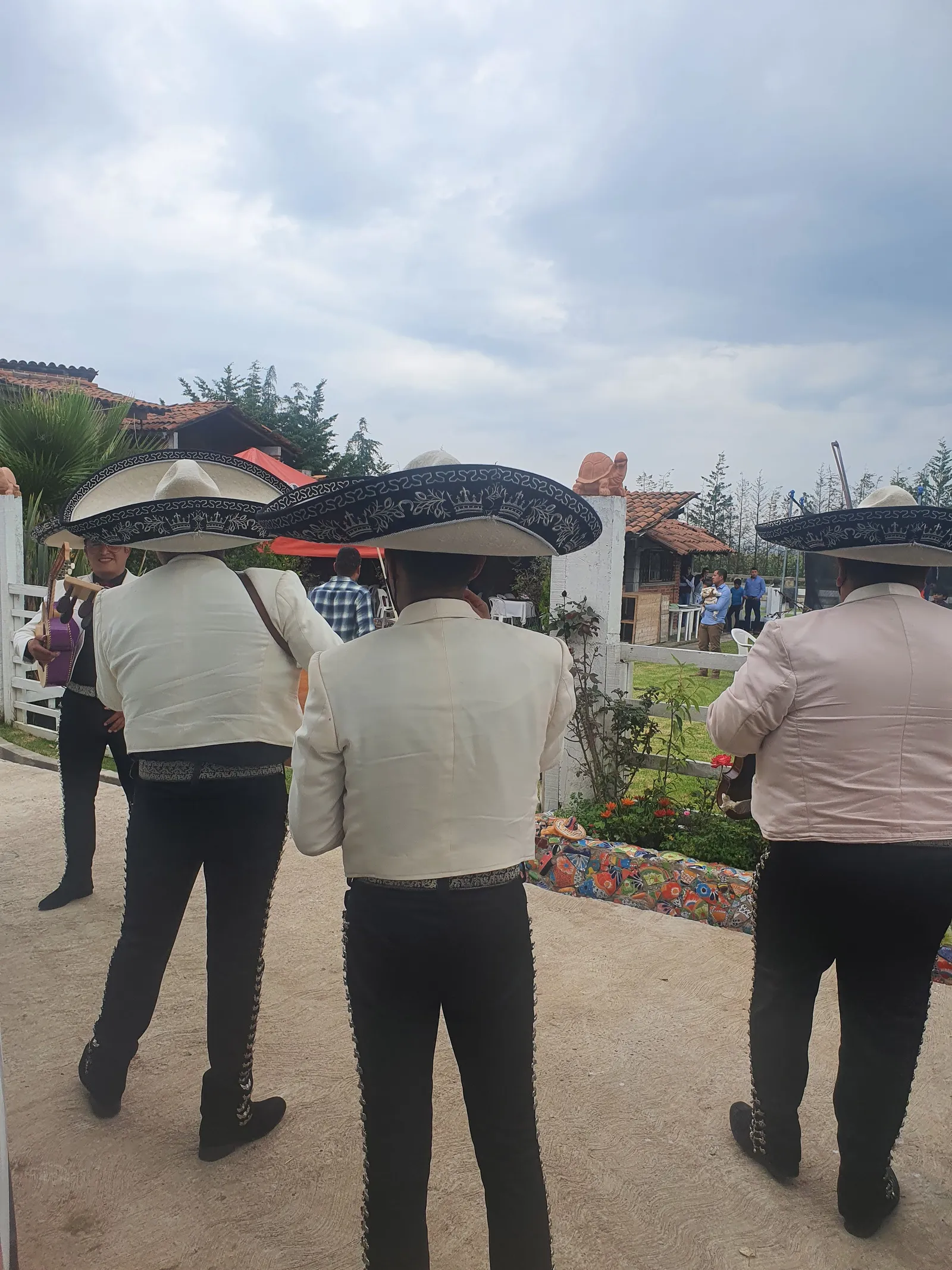 La Cabaña Wins L.R image 4
