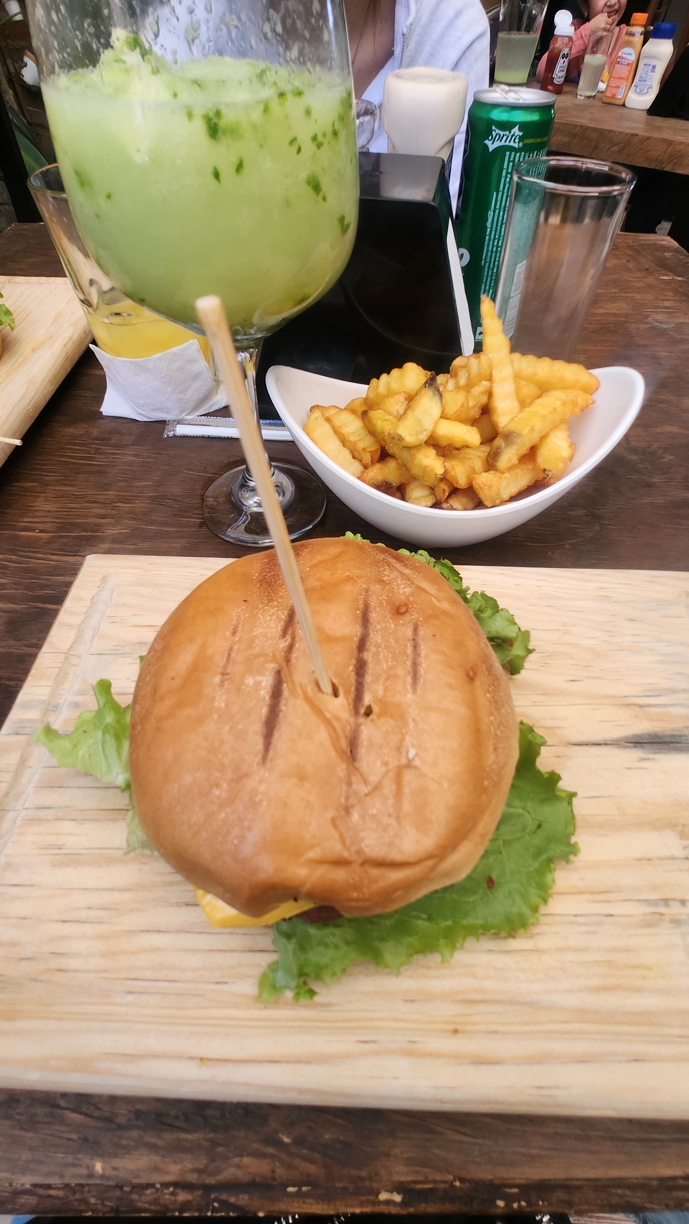 Buga's Burger image 2