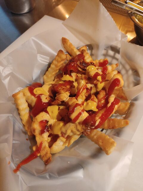 Erny's Burgers n' Wings image 4