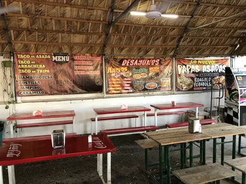 Los Perrones Ribs & Tacos Grill image 5