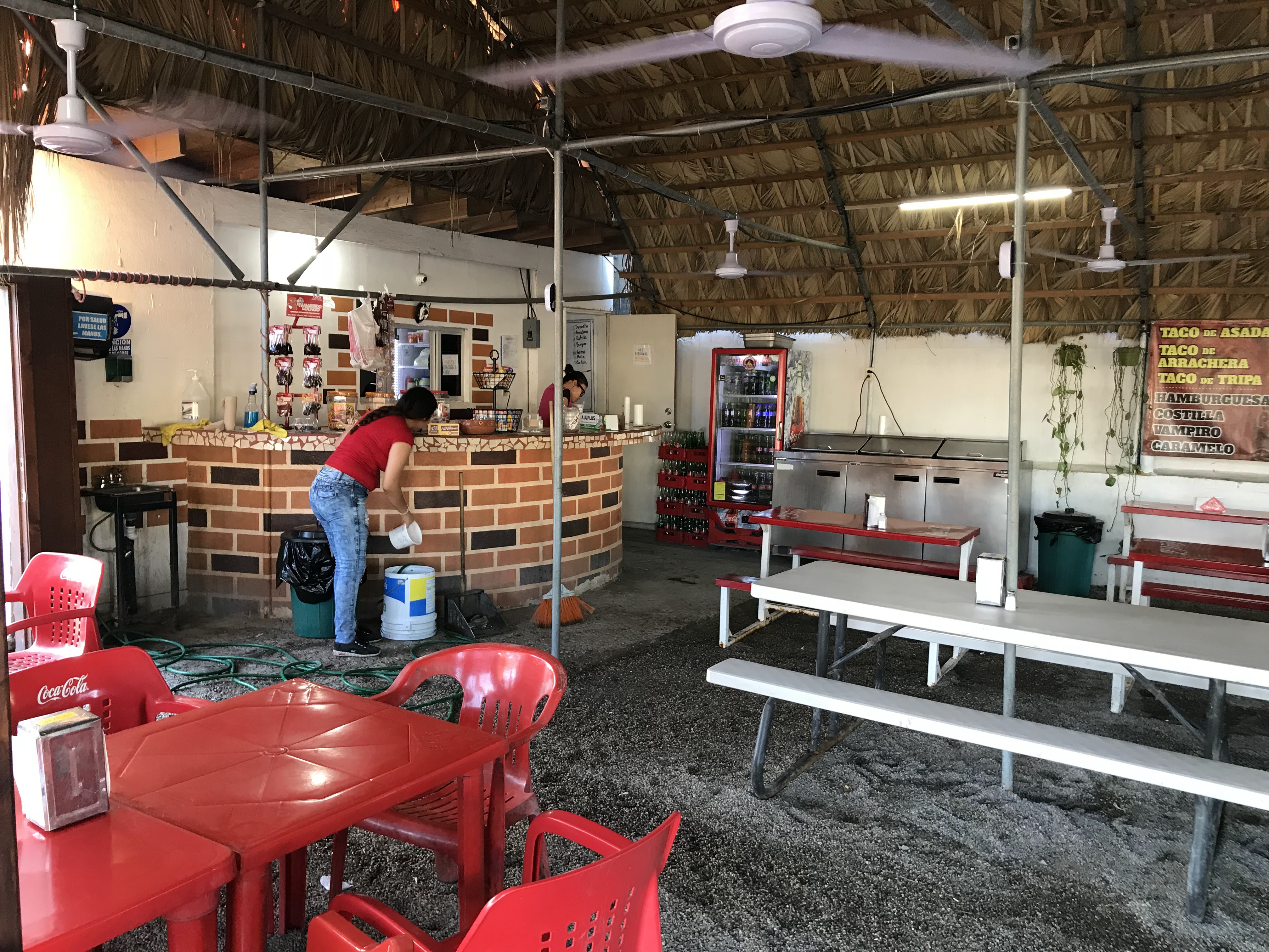 Los Perrones Ribs & Tacos Grill image 6