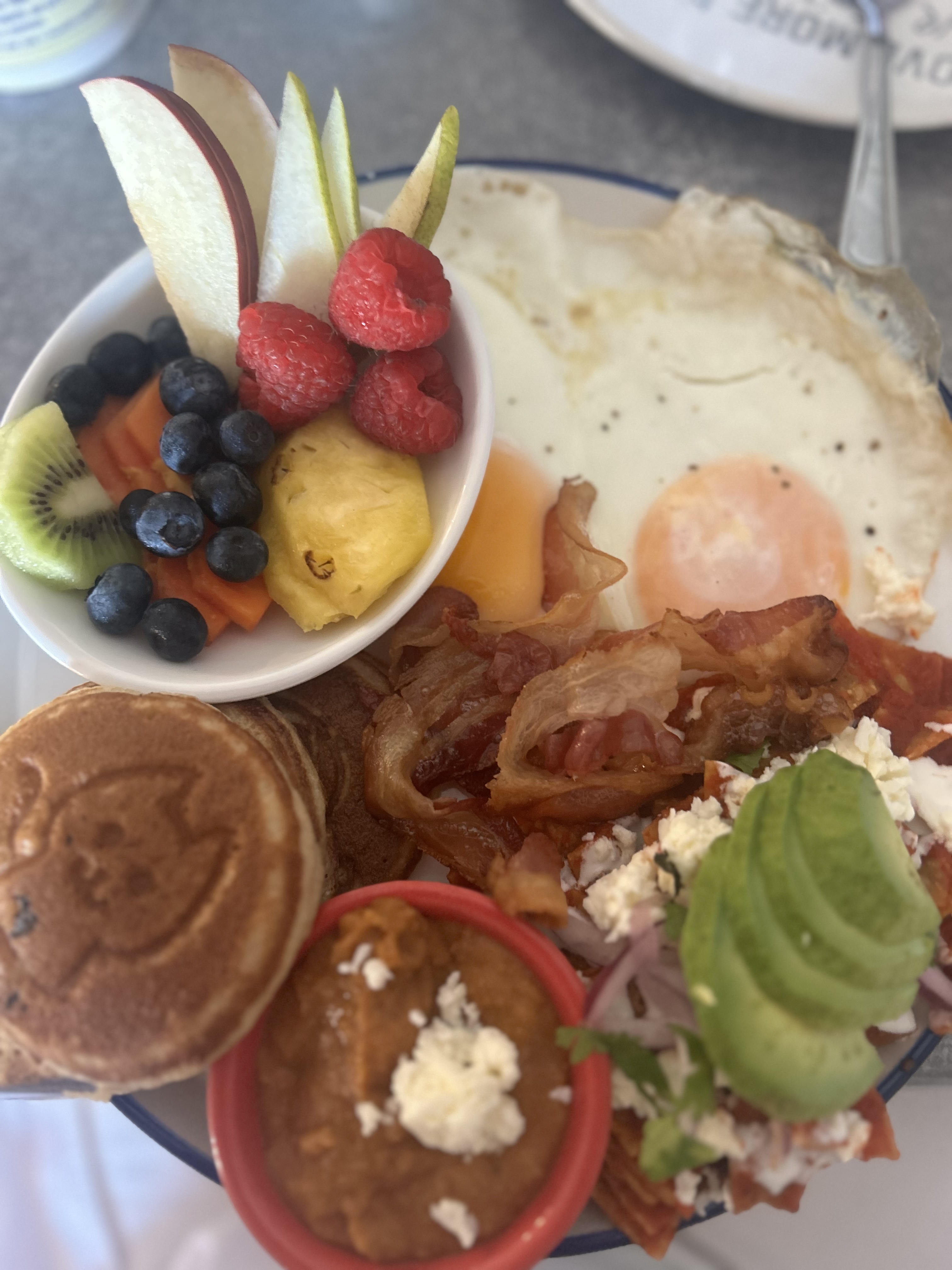 El Local Comida Sazona image 9