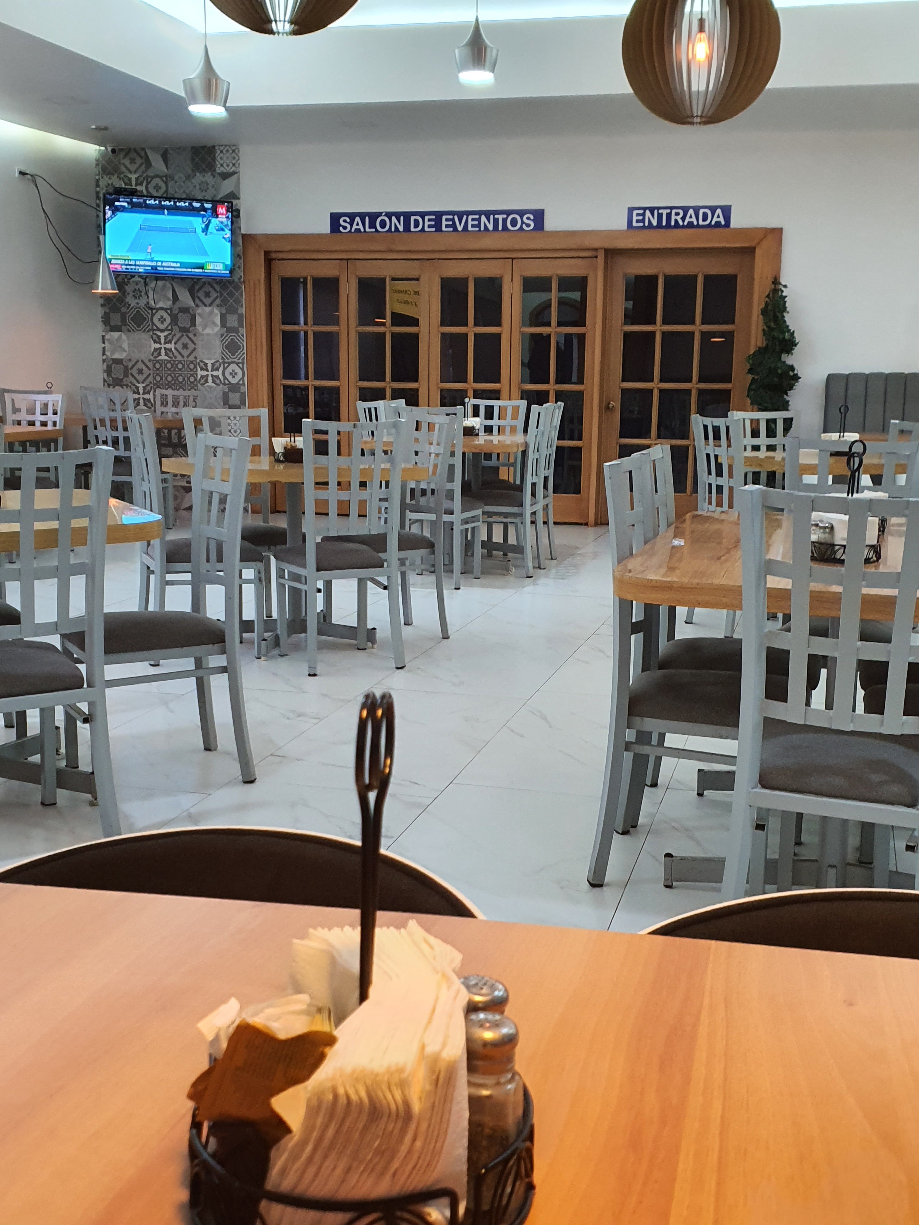 Olas Cocina Internacional & Sushi image 1