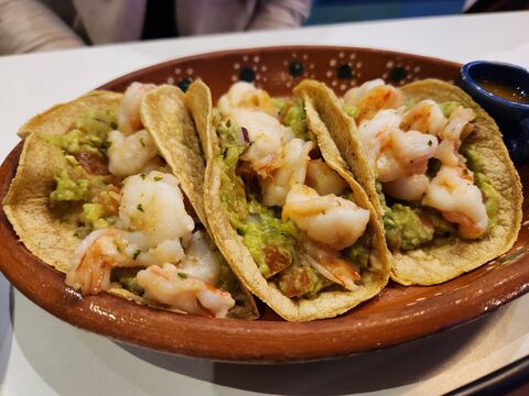 El Buzo Seafood and Beer image 3