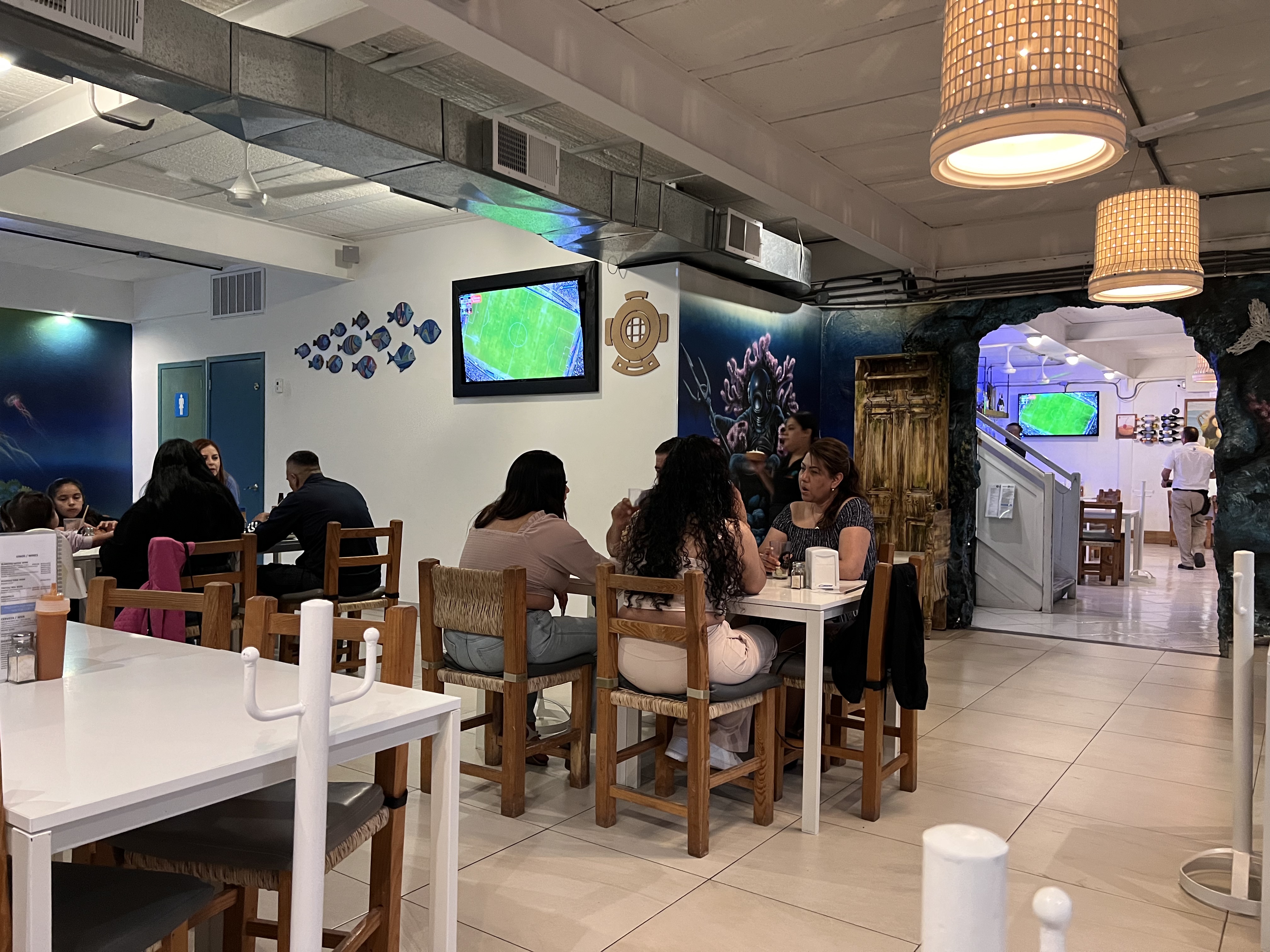 El Buzo Seafood and Beer image 5