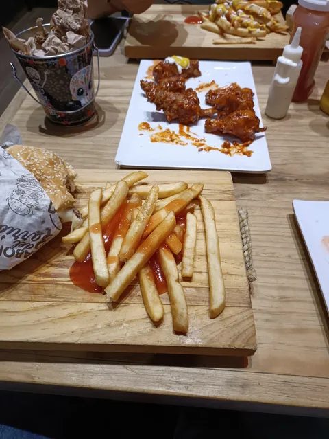 Barrio Fuerte - Grill & Bar image 3